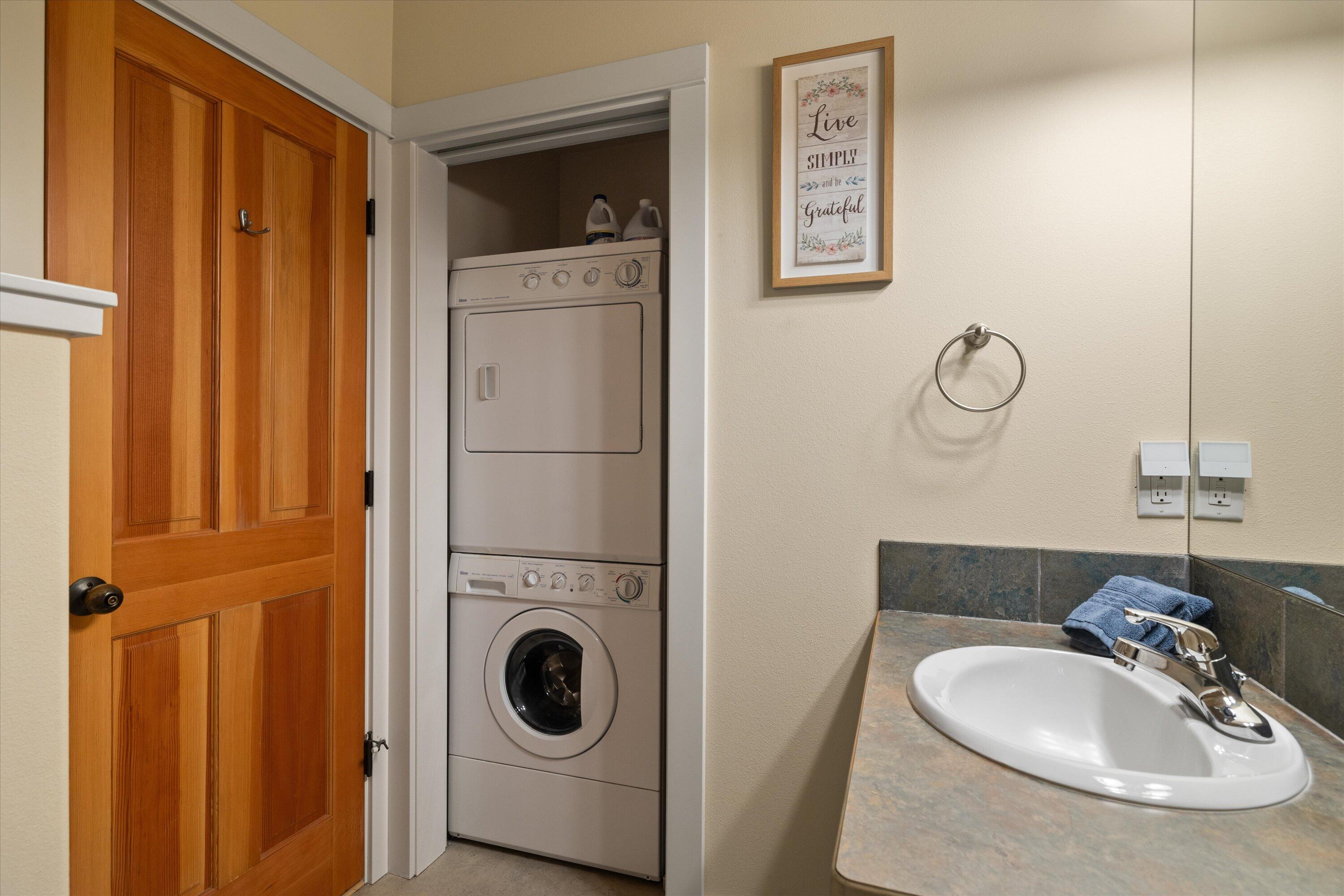 Sisters, Oregon, 97759, United States, 2 Bedrooms Bedrooms, ,2 BathroomsBathrooms,Residential,For Sale,1850003