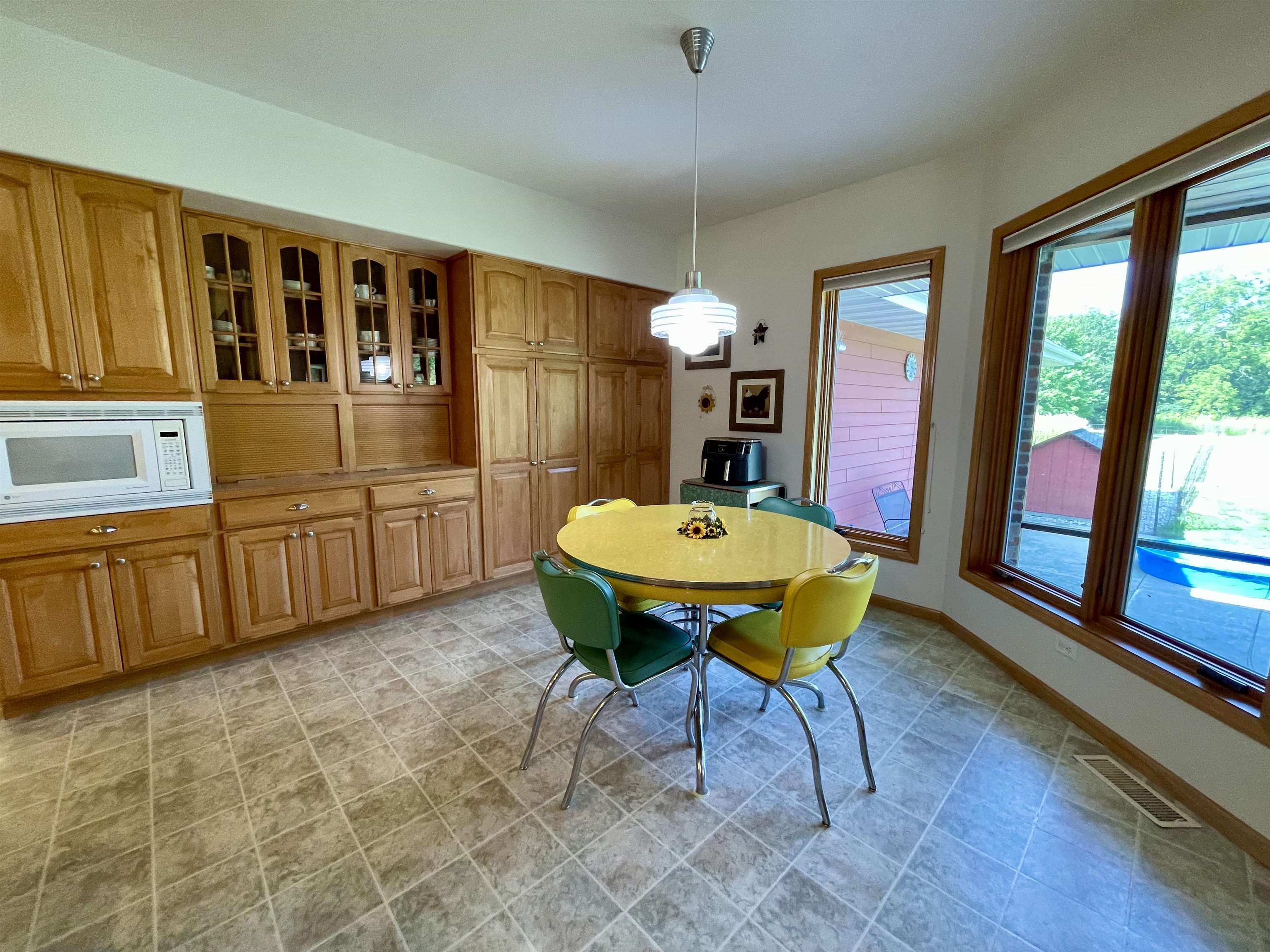 Janesville, Wisconsin, 53545, United States, 5 Bedrooms Bedrooms, ,4 BathroomsBathrooms,Residential,For Sale,1921861