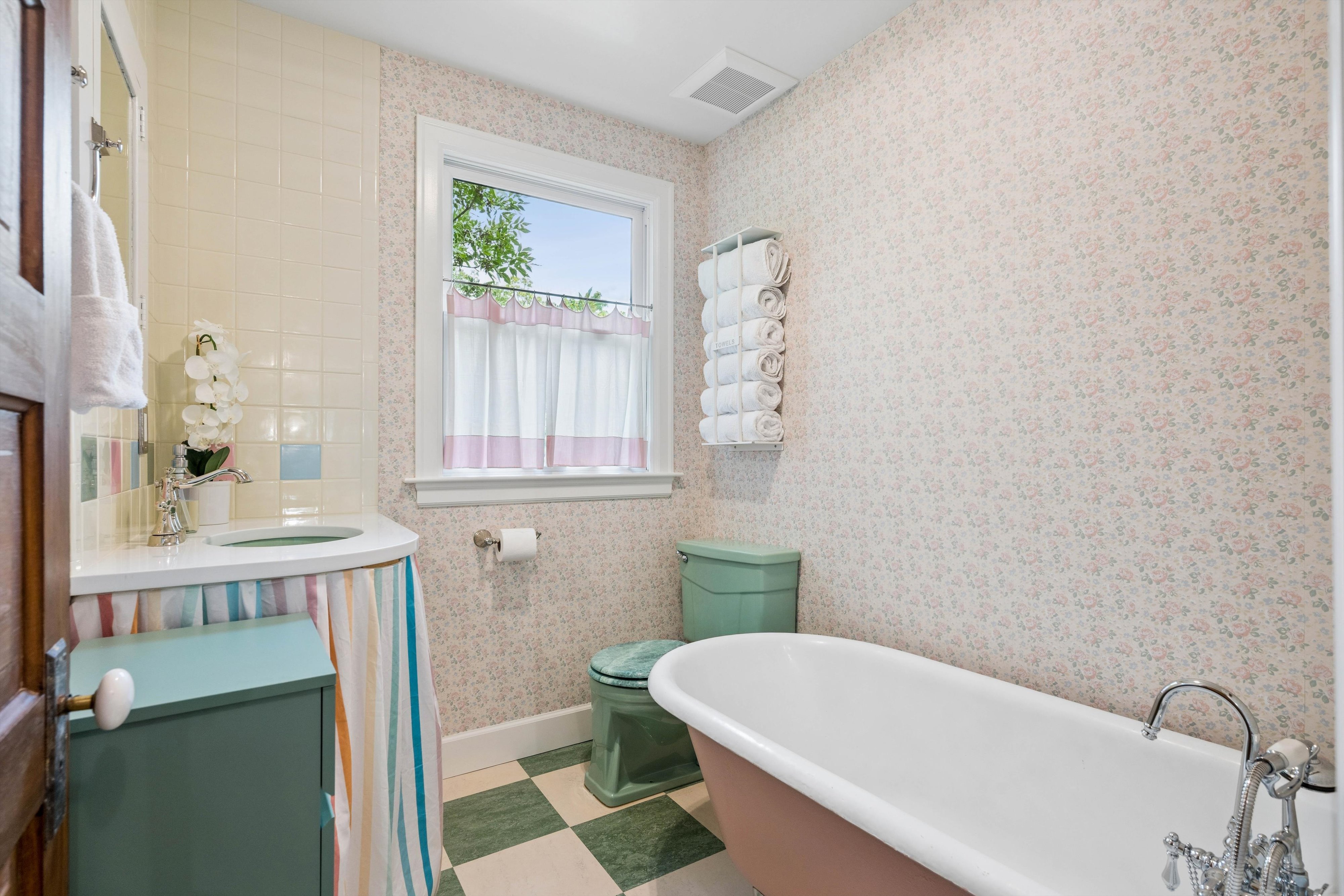  Timeless Style And Function Captured In This 2023 Full Renovation - 物件實景