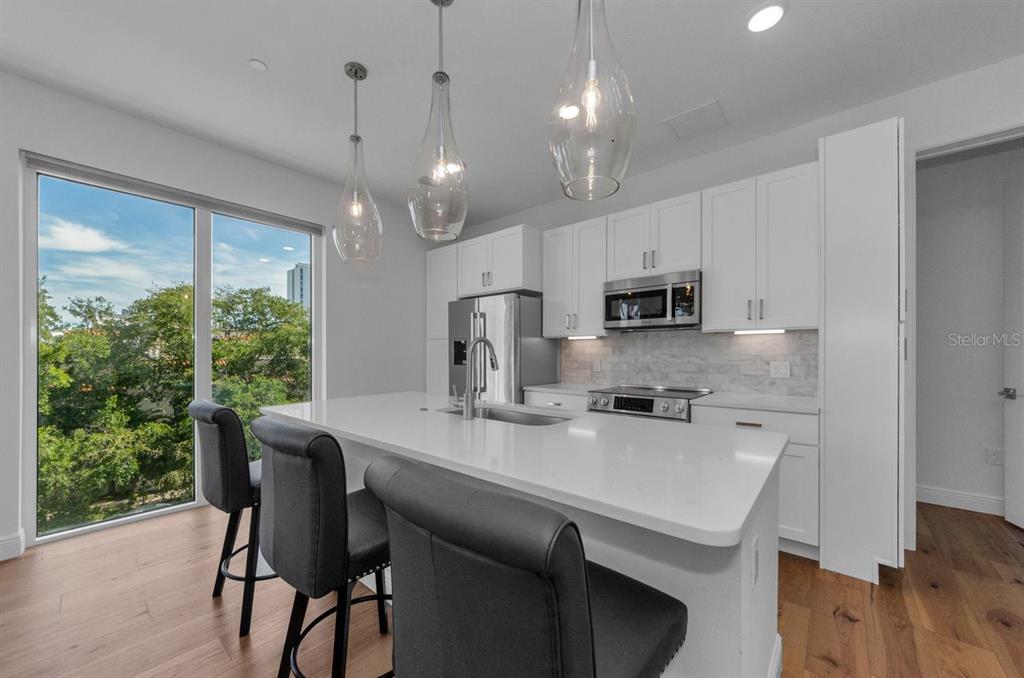 St Petersburg, Florida, 33701, United States, 3 Bedrooms Bedrooms, ,3 BathroomsBathrooms,Residential,For Sale,1885296