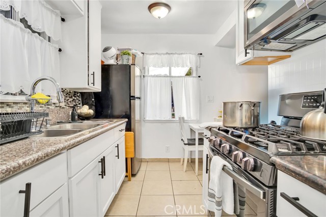 Los Angeles, California, 90023, United States, 3 Bedrooms Bedrooms, ,Residential,For Sale,1879139