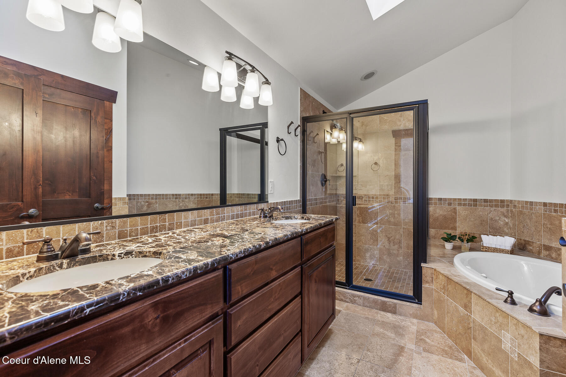 Coeur d'Alene, Idaho, 83814, United States, 4 Bedrooms Bedrooms, ,4 BathroomsBathrooms,Residential,For Sale,2012551