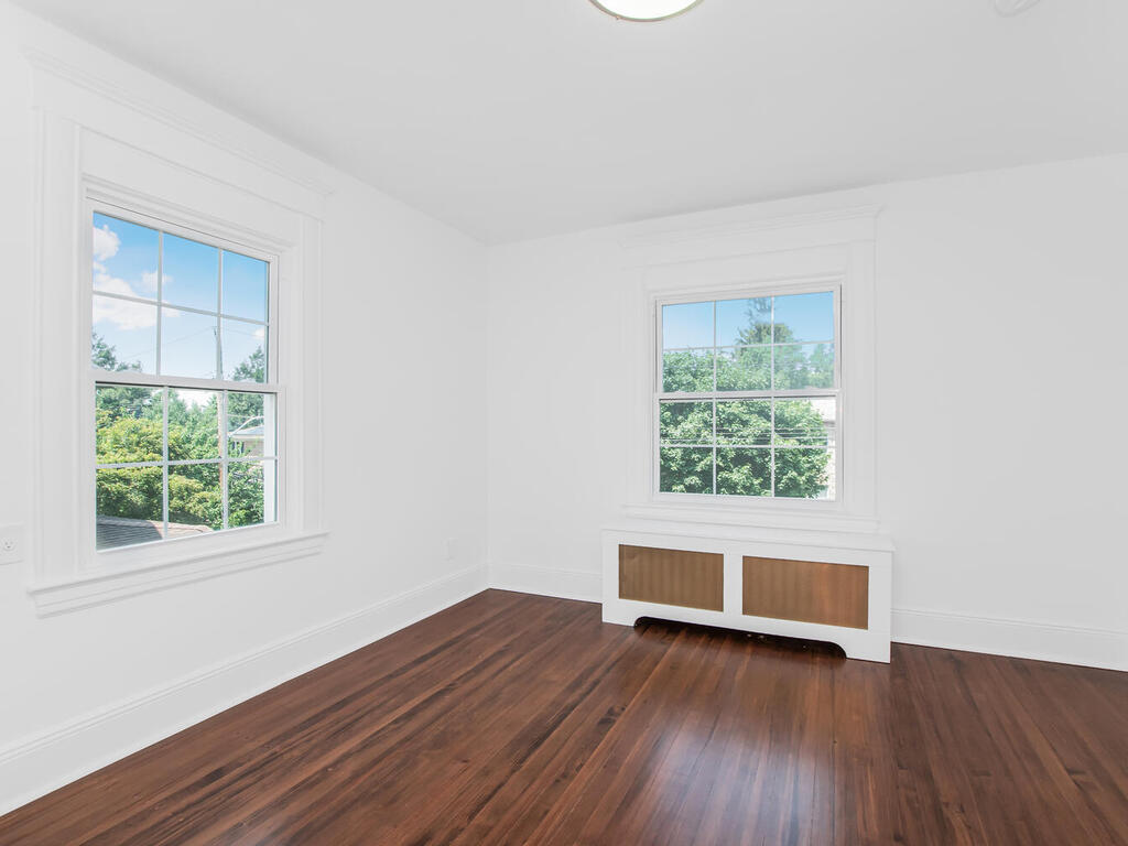 Yonkers, New York, 10701, United States, 6 Bedrooms Bedrooms, ,3 BathroomsBathrooms,Residential,For Sale,1904249