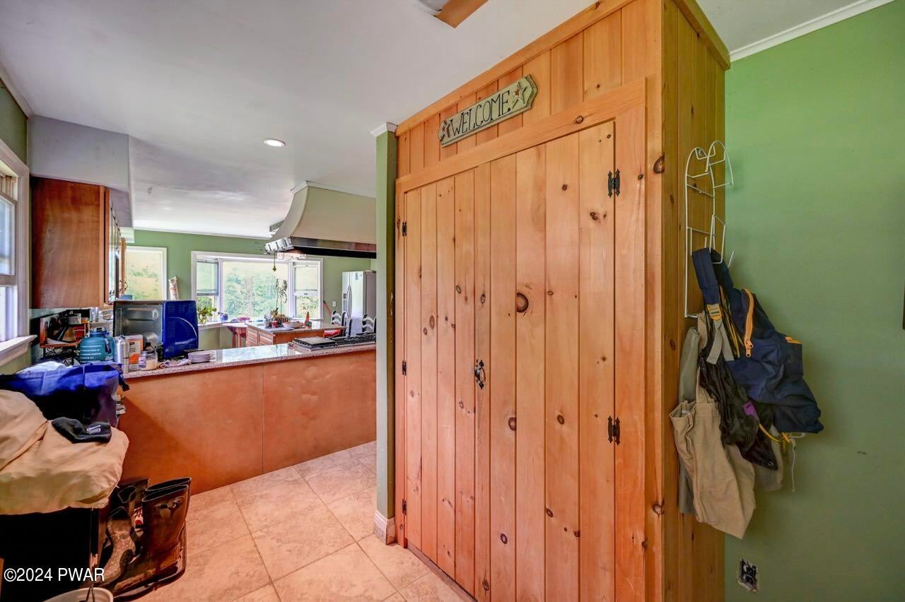 Hawley, Pennsylvania, 18428, United States, 5 Bedrooms Bedrooms, ,4 BathroomsBathrooms,Residential,For Sale,1979290