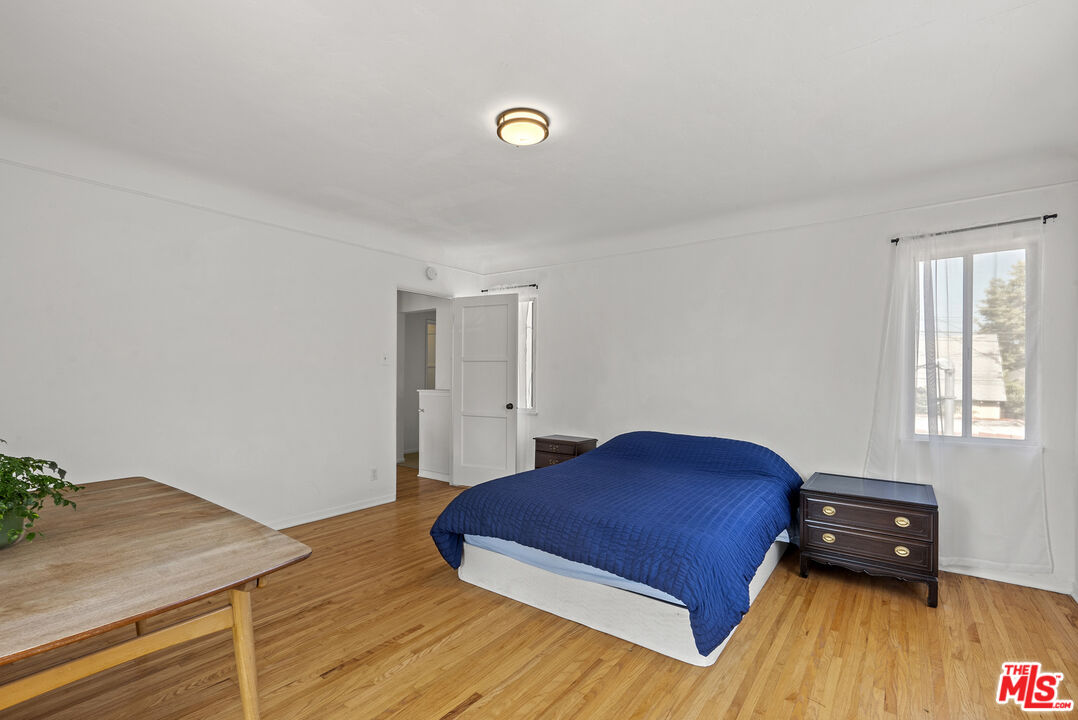 Los Angeles, California, 90036, United States, 4 Bedrooms Bedrooms, ,3 BathroomsBathrooms,Residential,For Sale,1849800