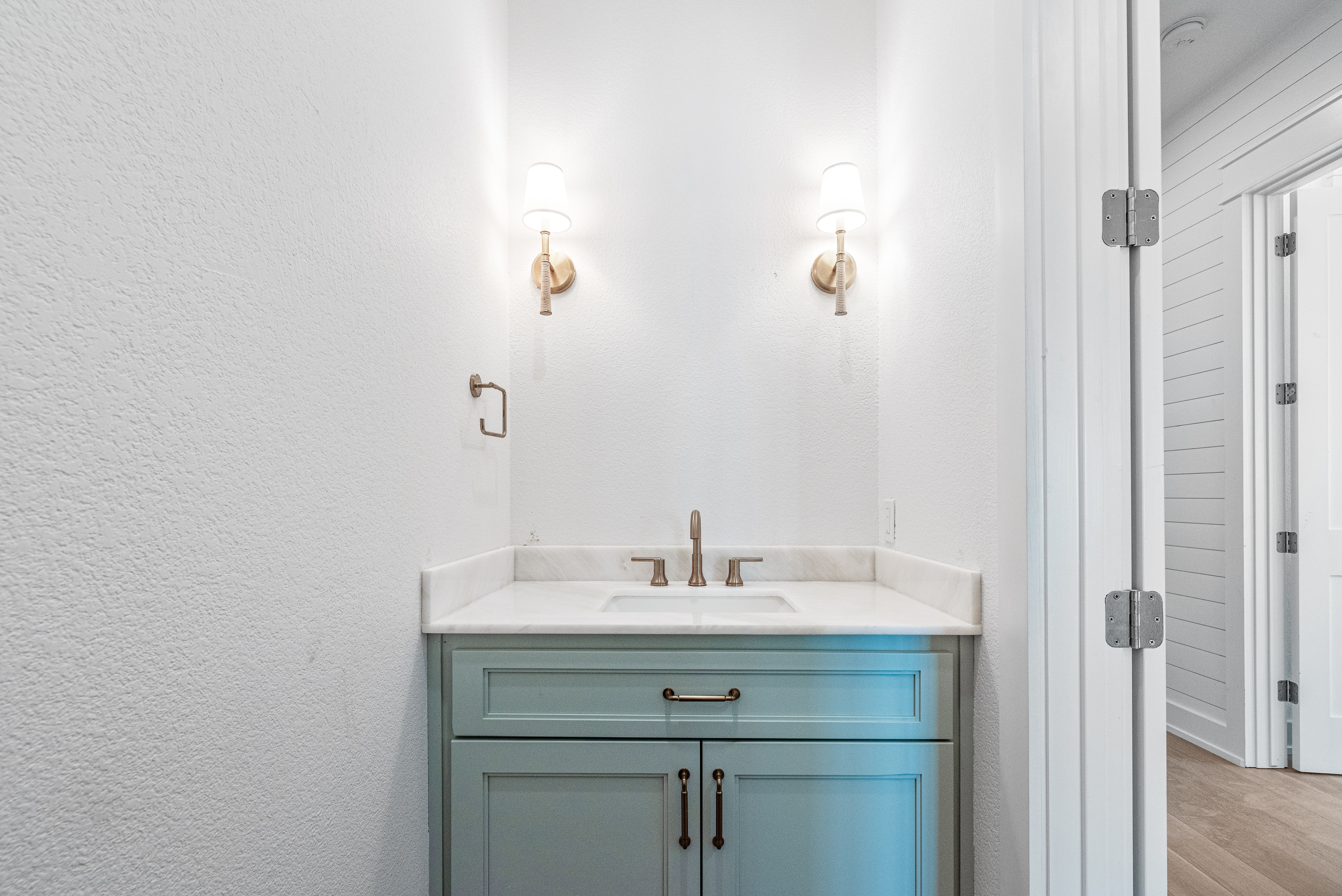  Coastal Luxury with Unmatched Water Views - 物件實景