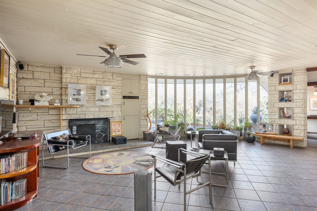 Kerrville, Texas, 78028, United States, 3 Bedrooms Bedrooms, ,3 BathroomsBathrooms,Residential,For Sale,2016606