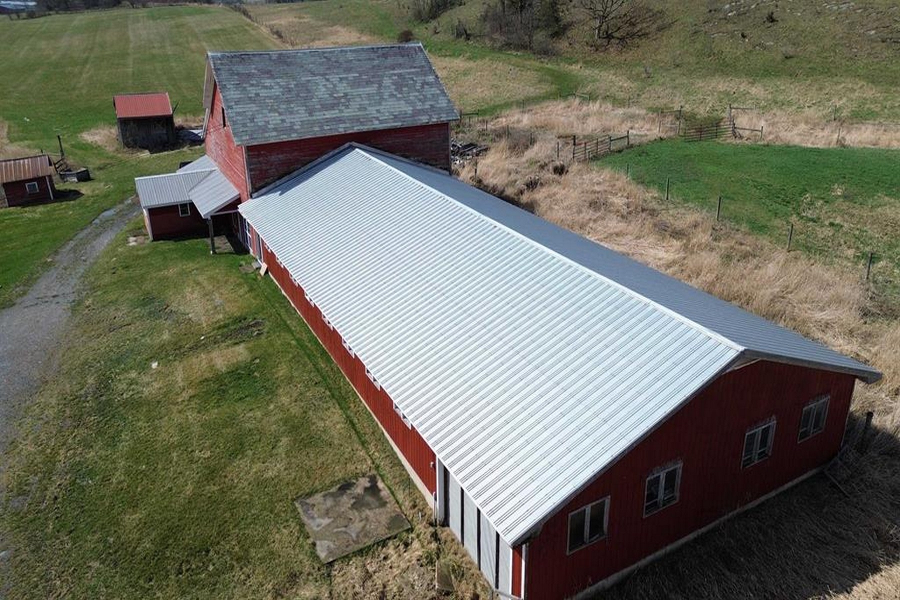  557 Pleasant Valley Road - 物件實景