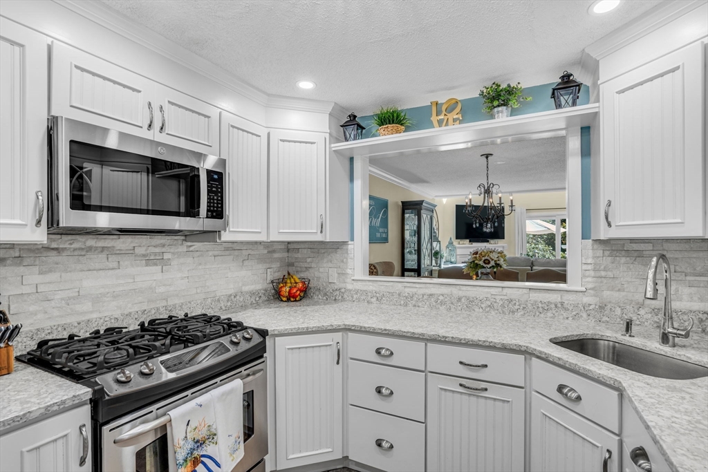 Franklin, Massachusetts, 02038, United States, 2 Bedrooms Bedrooms, ,Residential,For Sale,1984622