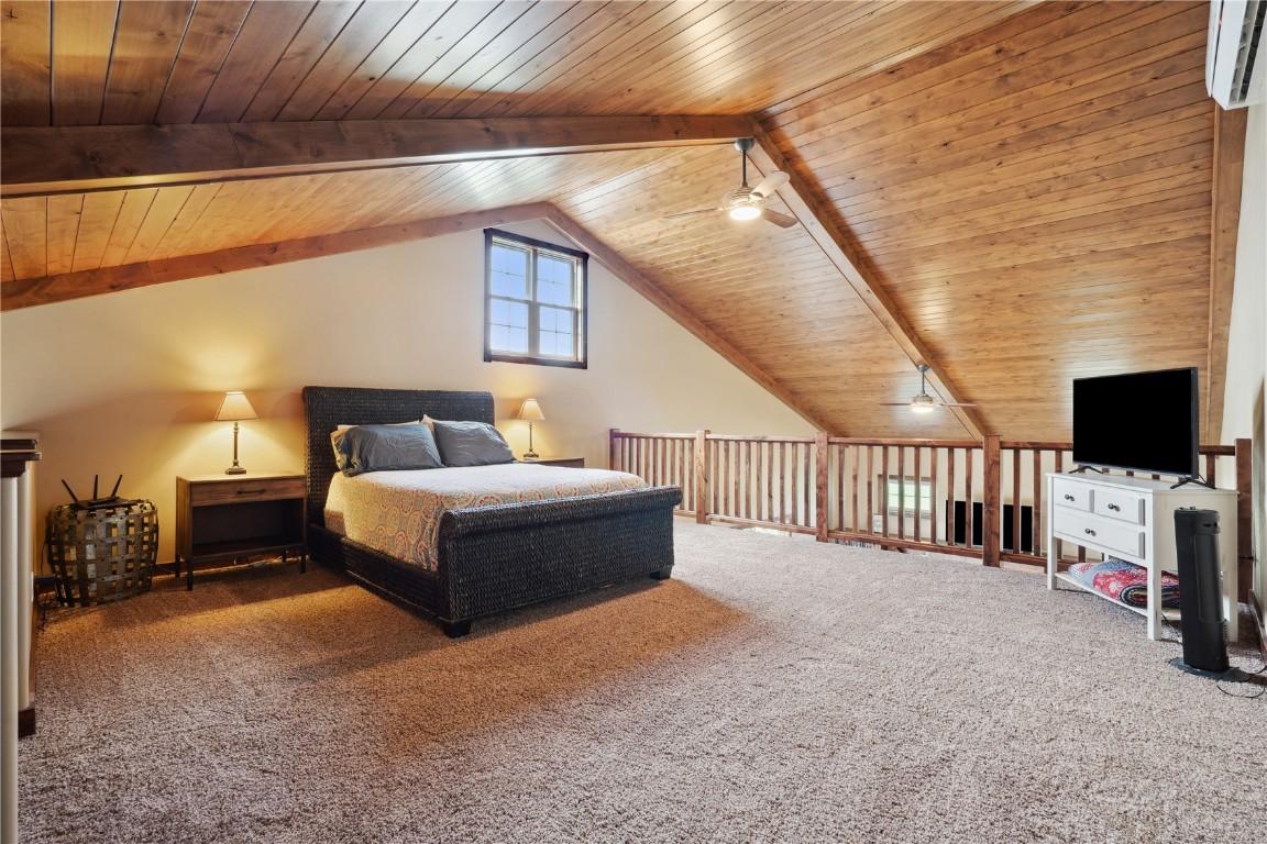 Vinton, Iowa, 52349, United States, 5 Bedrooms Bedrooms, ,6 BathroomsBathrooms,Residential,For Sale,1980405