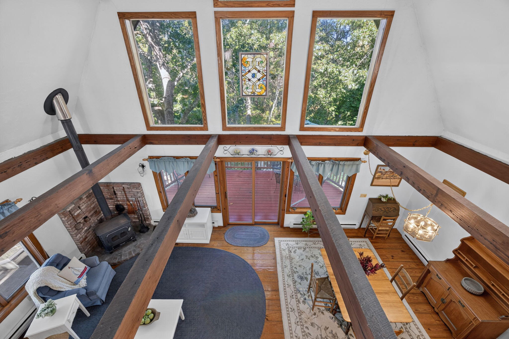  Wooded Privacy, Soaring Ceilings & a Separate Apartment - 物件實景