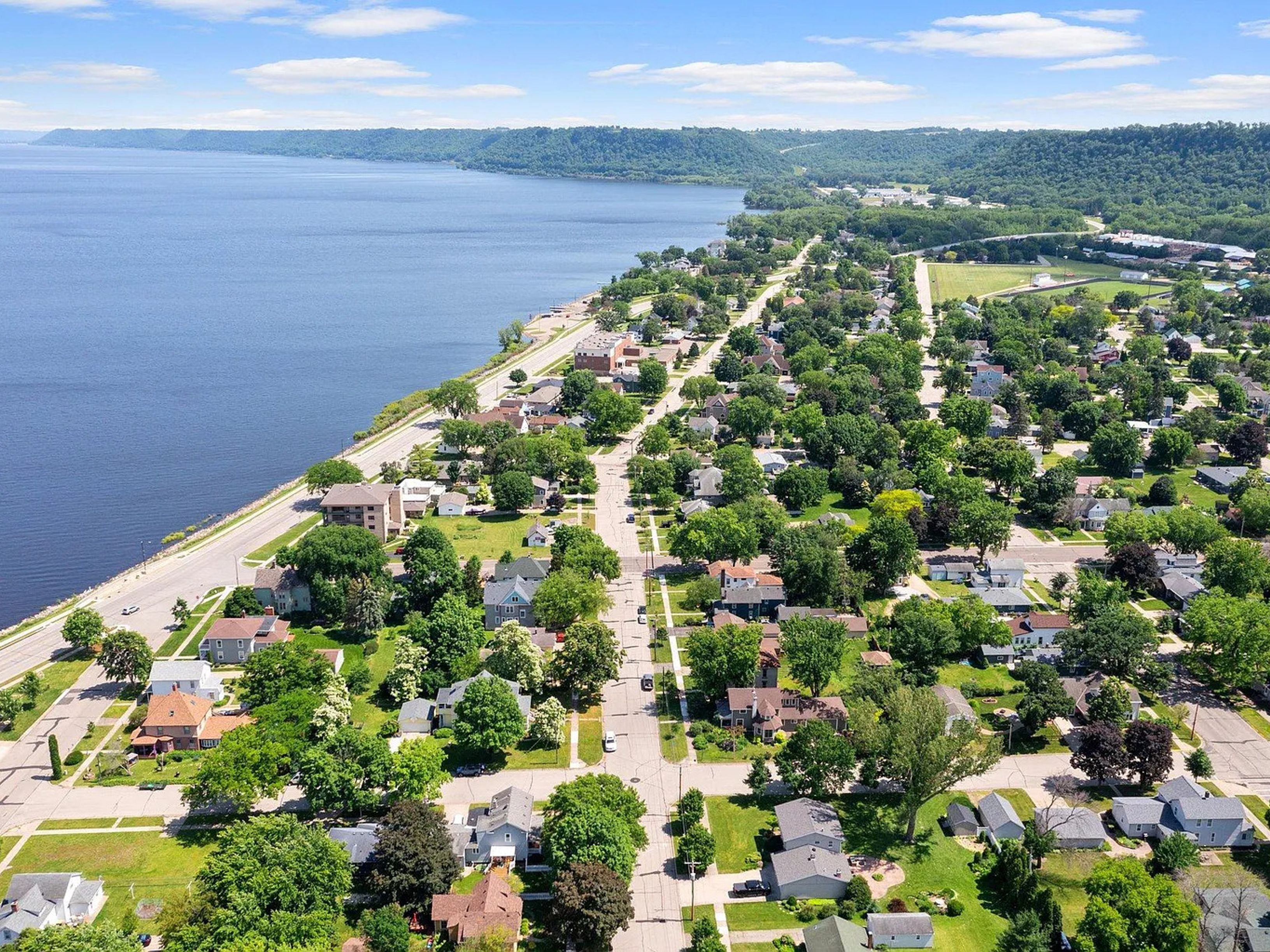  Modern Lake Pepin Retreat with Proven Income Potential - 物件實景