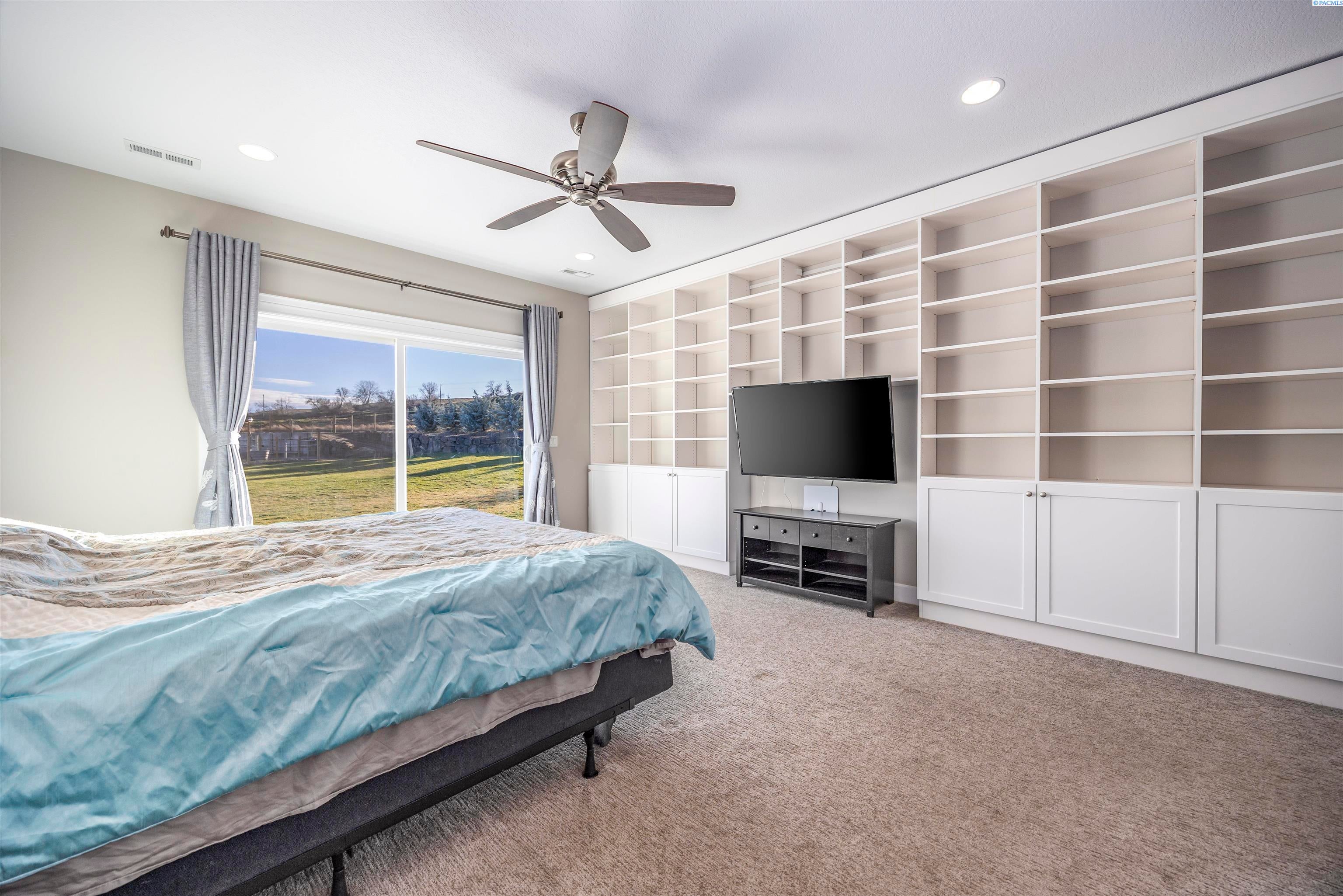 West Richland, Washington, 99353, United States, 3 Bedrooms Bedrooms, ,3 BathroomsBathrooms,Residential,For Sale,2038482