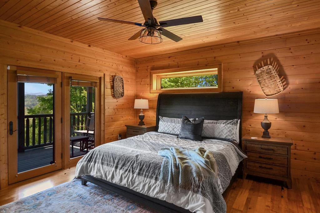 Sevierville, Tennessee, 37862, United States, 3 Bedrooms Bedrooms, ,7 BathroomsBathrooms,Residential,For Sale,1914651