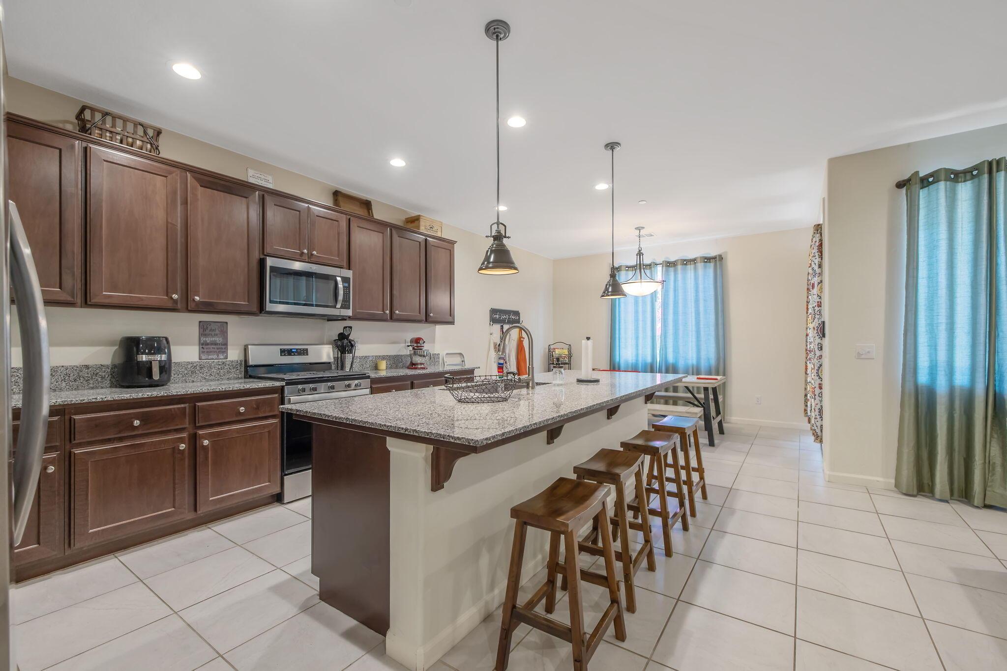 Visalia, California, 93291, United States, 4 Bedrooms Bedrooms, ,2 BathroomsBathrooms,Residential,For Sale,1927793