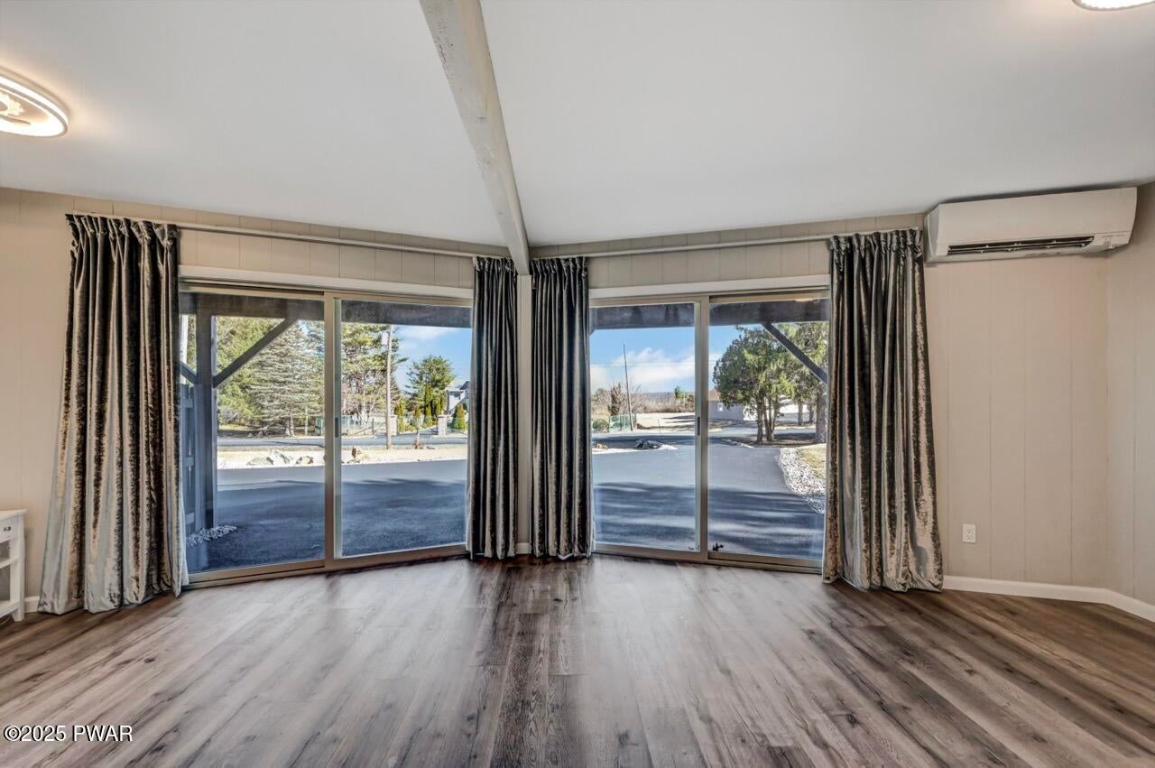 Lords Valley, Pennsylvania, 18428, United States, 4 Bedrooms Bedrooms, ,2 BathroomsBathrooms,Residential,For Sale,2005448