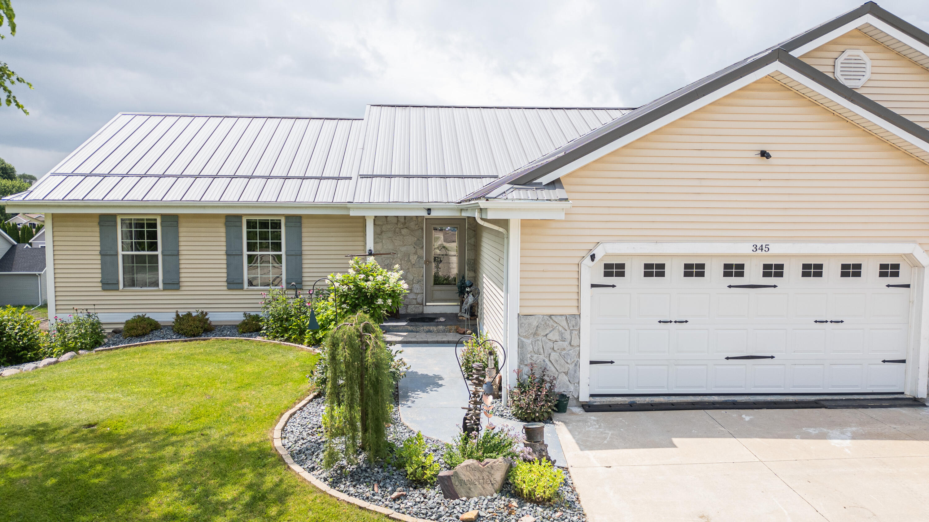 Theresa, Wisconsin, 53091, United States, 4 Bedrooms Bedrooms, ,4 BathroomsBathrooms,Residential,For Sale,1927887