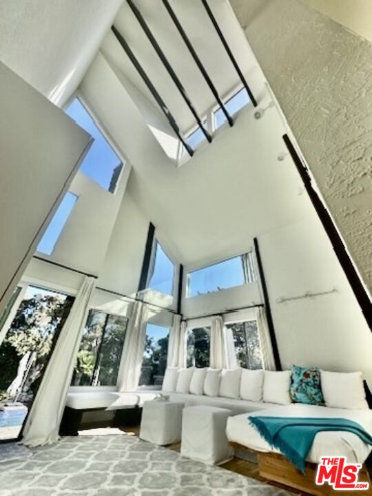 Malibu, California, 90265, United States, 3 Bedrooms Bedrooms, ,3 BathroomsBathrooms,Residential,For Sale,1949478