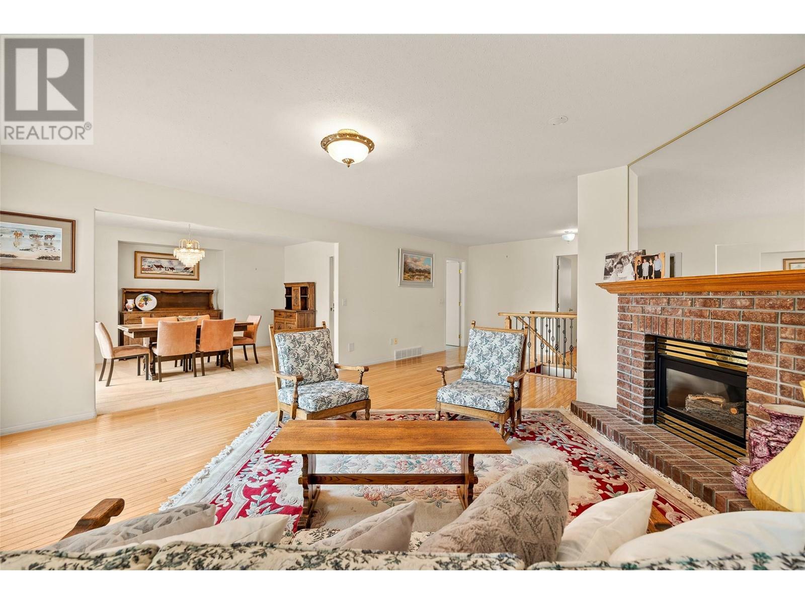 KELOWNA, British Columbia, V1V 1X3, CA, 4 Bedrooms Bedrooms, ,3 BathroomsBathrooms,Residential,For Sale,1876353