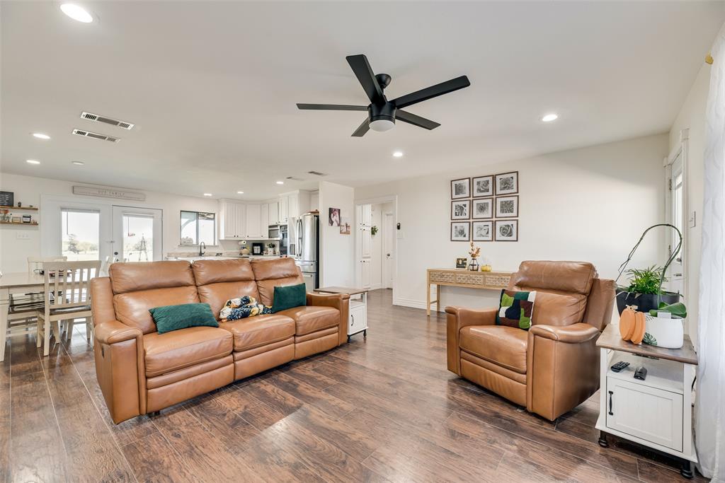 Royse City, Texas, 75189, United States, 4 Bedrooms Bedrooms, ,2 BathroomsBathrooms,Residential,For Sale,1987072