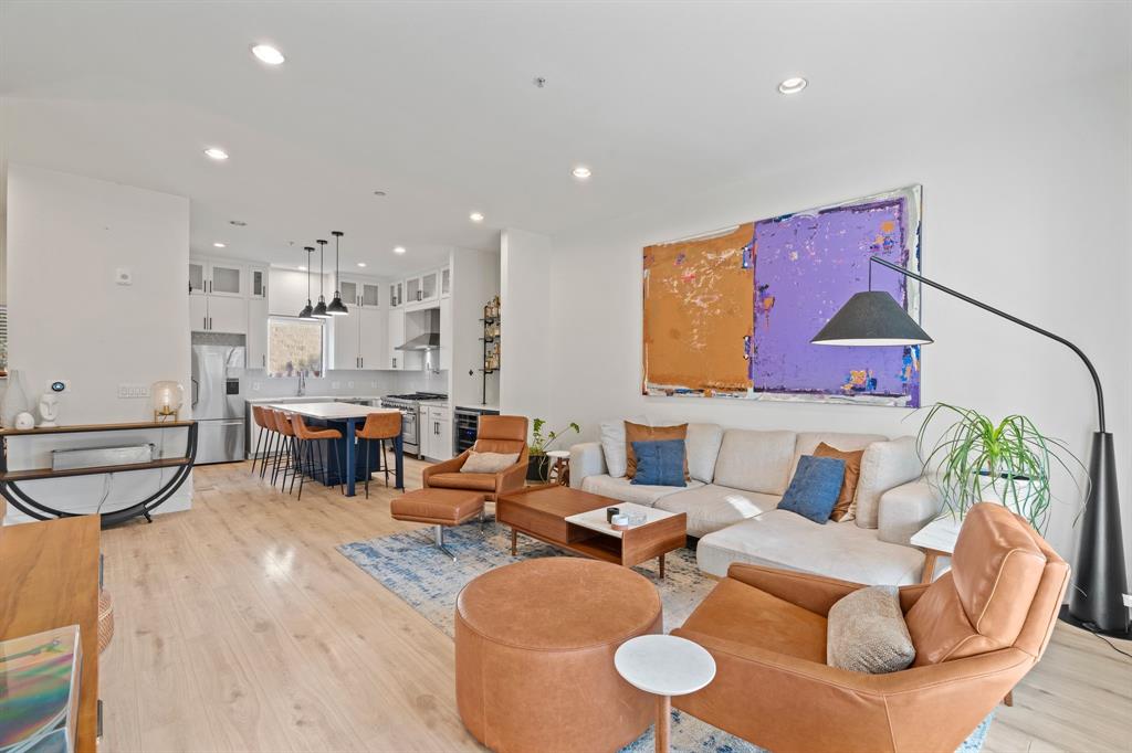 Dallas, Texas, 75219, United States, 2 Bedrooms Bedrooms, ,3 BathroomsBathrooms,Residential,For Sale,1911883
