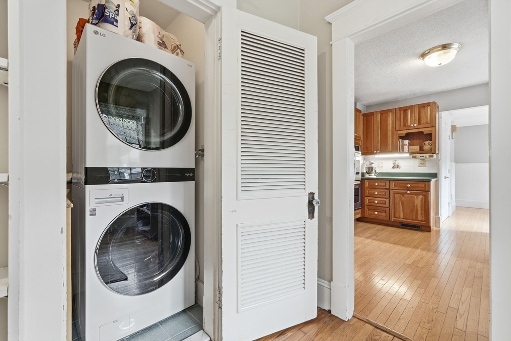 South Hadley, Massachusetts, 01075, United States, 4 Bedrooms Bedrooms, ,2 BathroomsBathrooms,Residential,For Sale,1970886