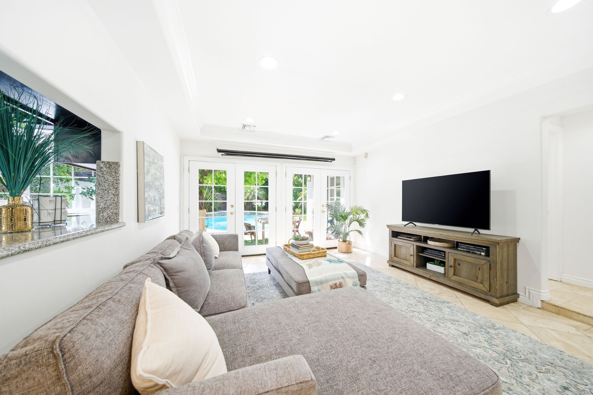  4115 Laurelgrove Ave - 物件實景