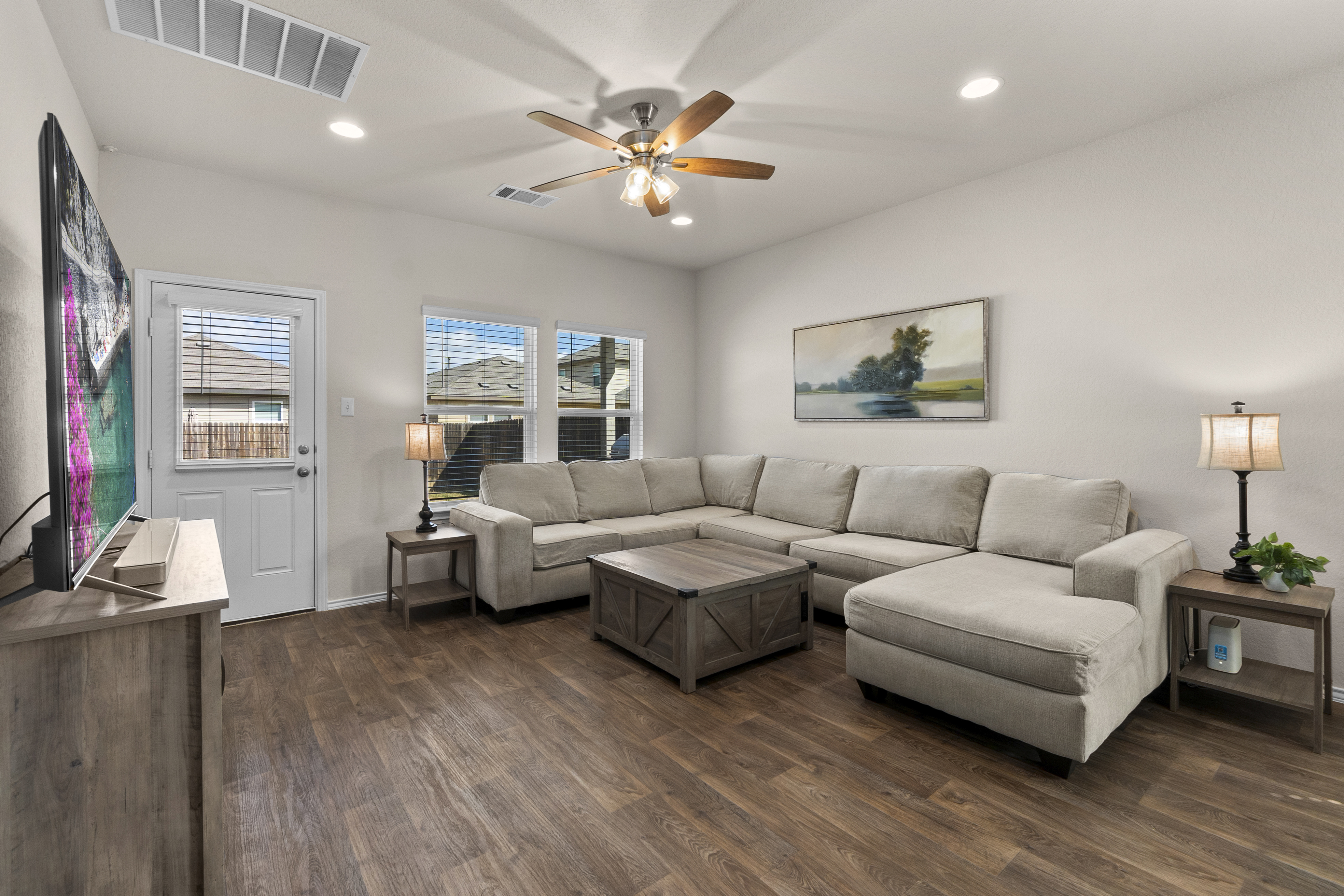  New Braunfels Living with a 2.99% Assumable VA Loan - 物件實景
