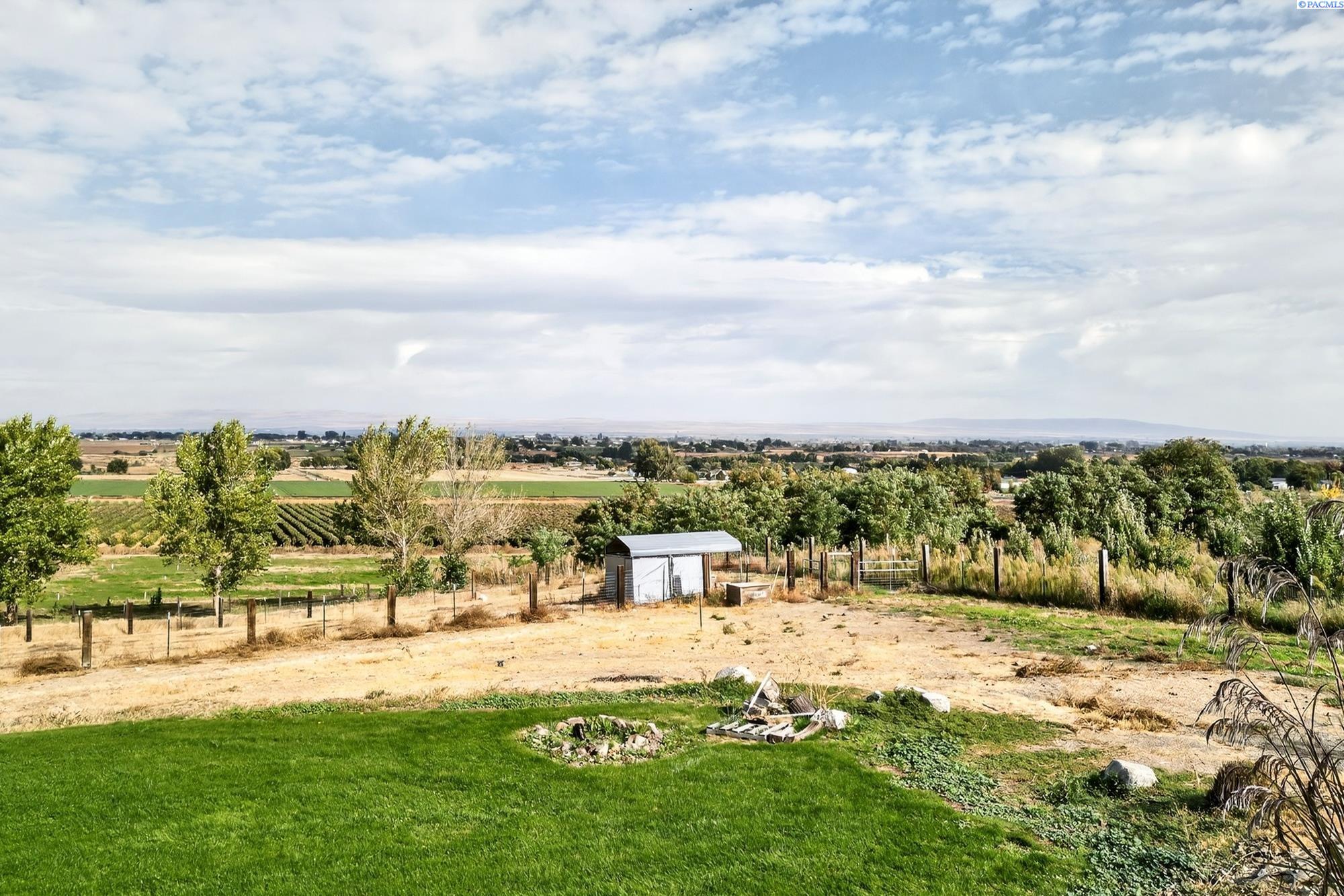 Prosser, Washington, 99350, United States, 3 Bedrooms Bedrooms, ,2 BathroomsBathrooms,Residential,For Sale,1964108