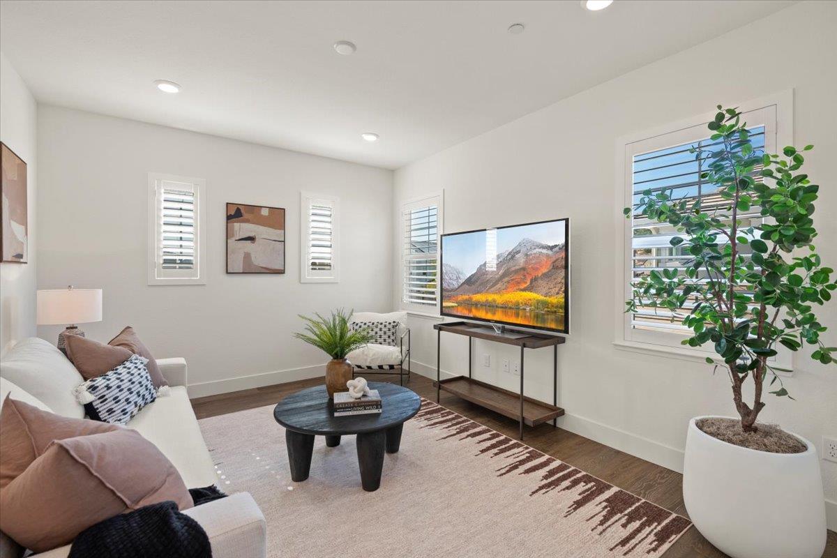 Gilroy, California, 95020, United States, 4 Bedrooms Bedrooms, ,3 BathroomsBathrooms,Residential,For Sale,1907628