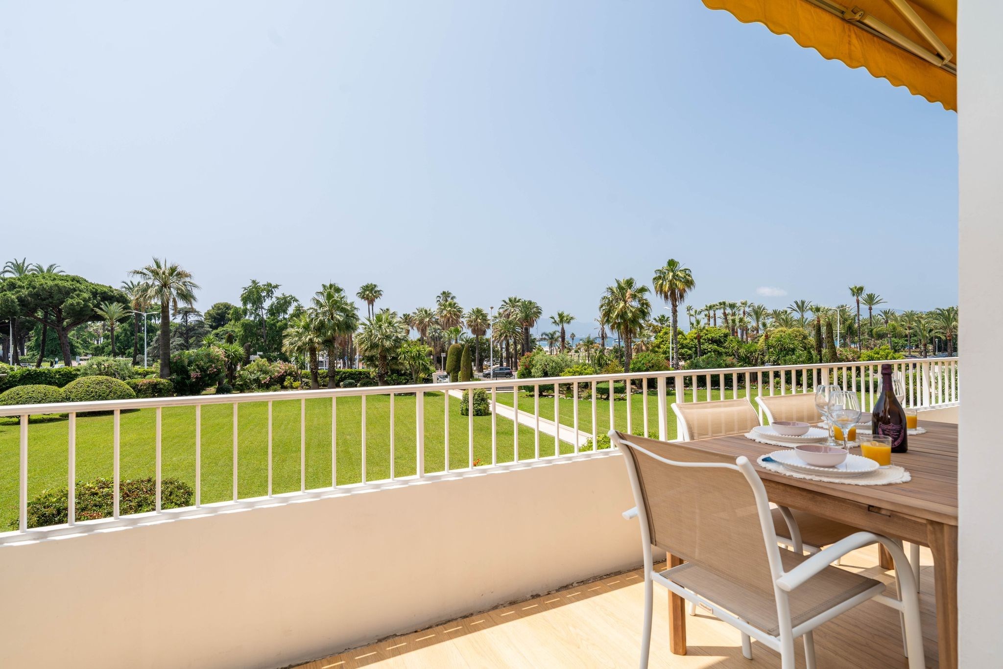  Renovated apartment with terrace and sea glimpse for sale, Cannes Croisette Por… - 物件實景