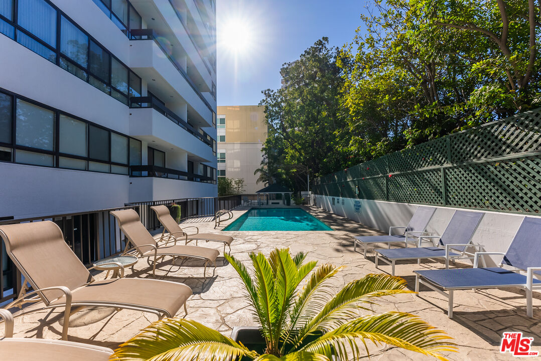Los Angeles, California, 90024, United States, 2 Bedrooms Bedrooms, ,3 BathroomsBathrooms,Residential,For Sale,1883580