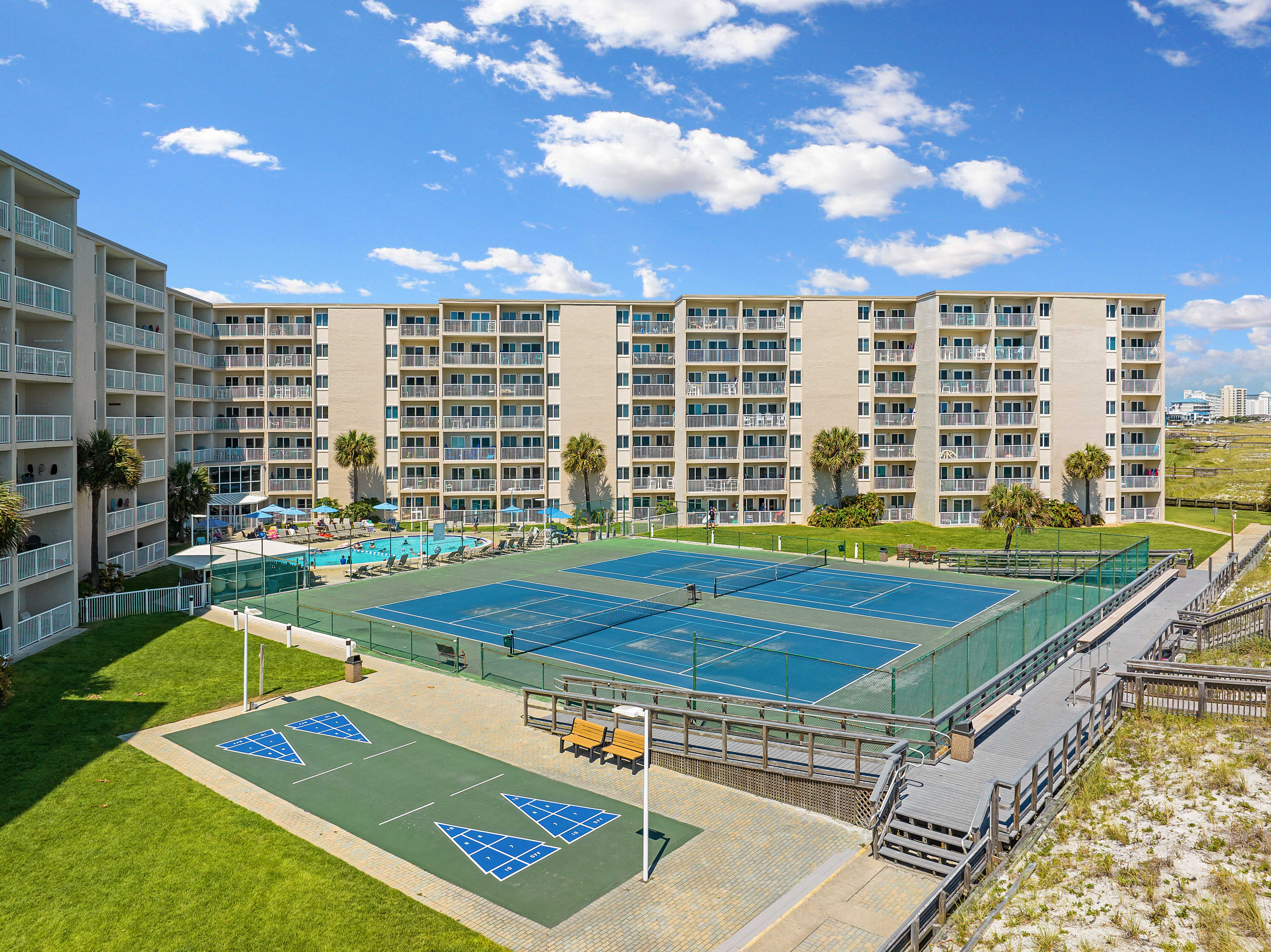  Income-Producing Gulf-View Condo Steps from the Sand - 物件實景