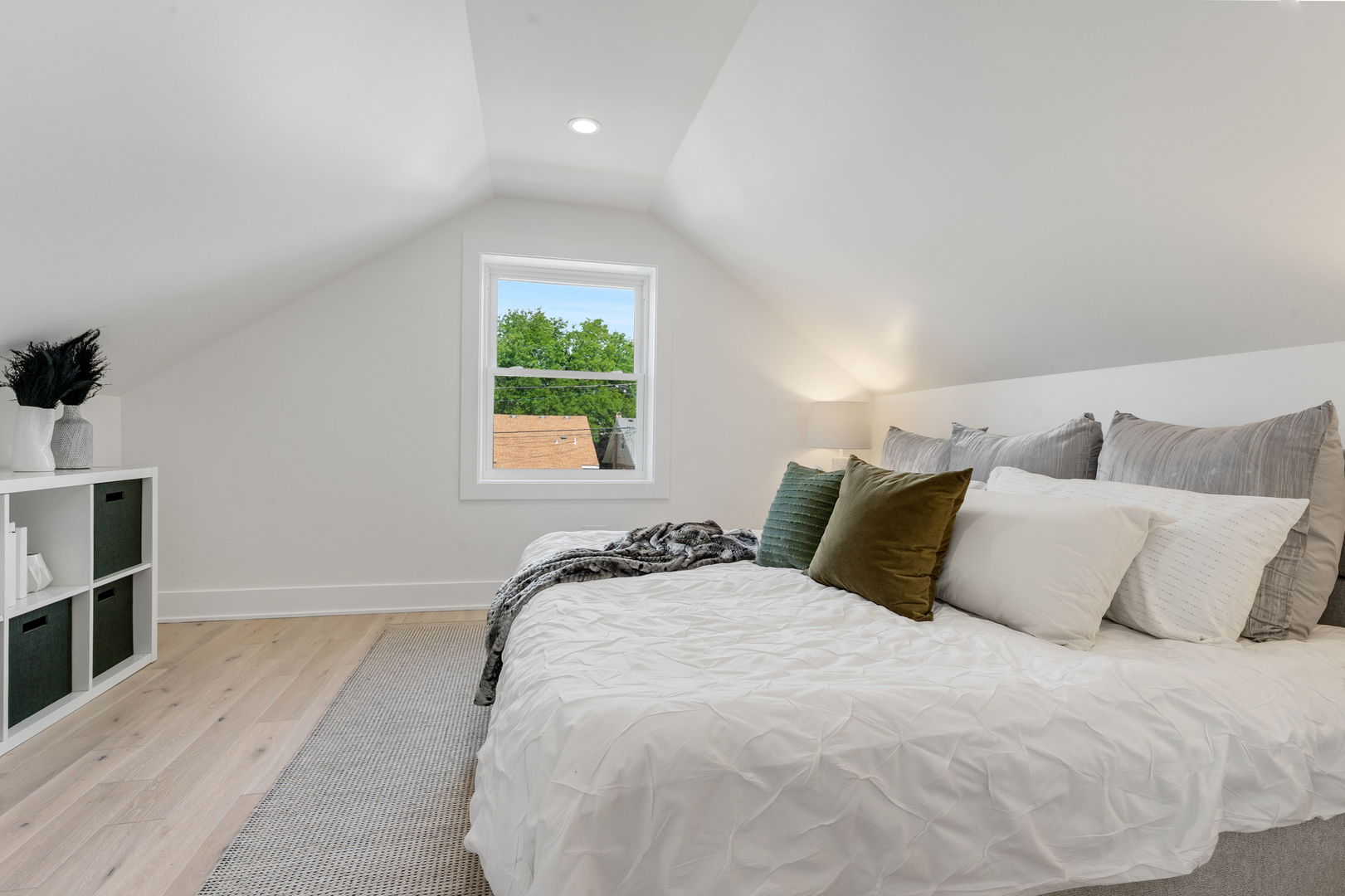 Chicago, Illinois, 60630, United States, 5 Bedrooms Bedrooms, ,3 BathroomsBathrooms,Residential,For Sale,1941077