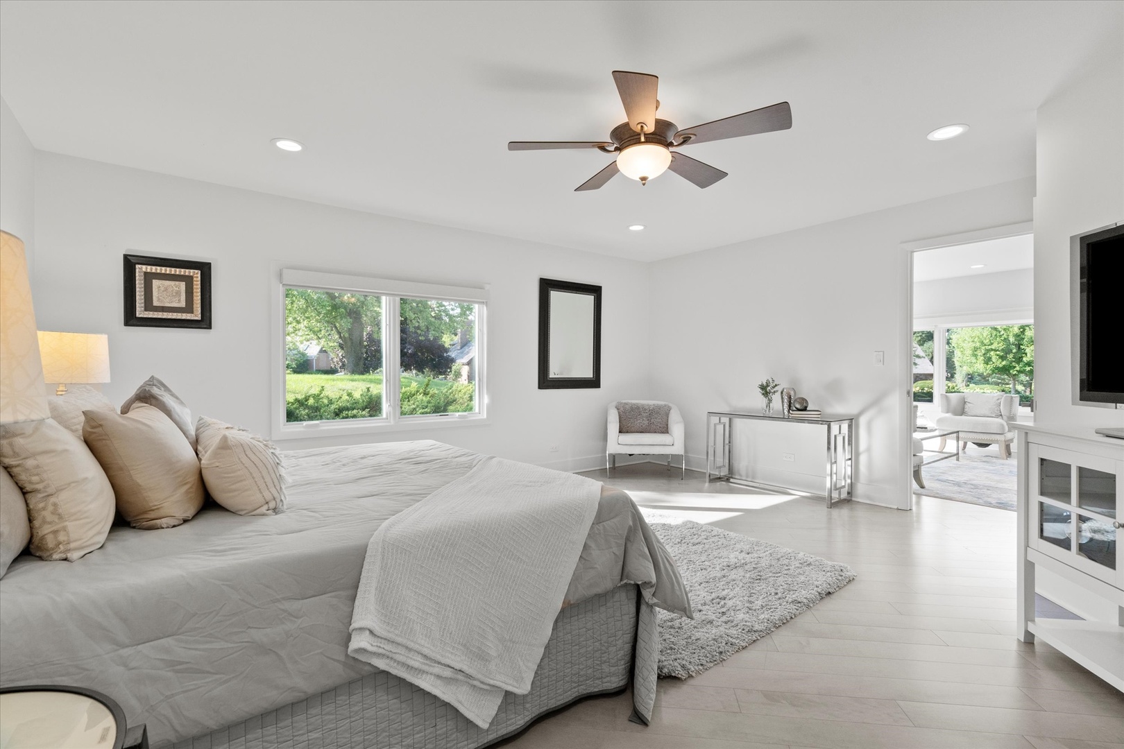 Oak Brook, Illinois, 60523, United States, 5 Bedrooms Bedrooms, ,6 BathroomsBathrooms,Residential,For Sale,1903537