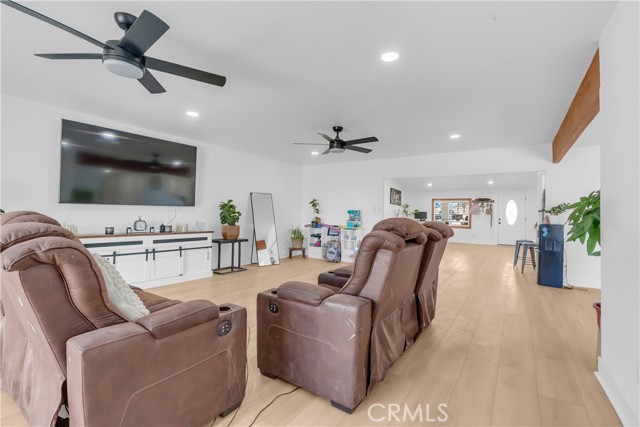 Oak Hills, California, 92344, United States, 6 Bedrooms Bedrooms, ,2 BathroomsBathrooms,Residential,For Sale,2000385