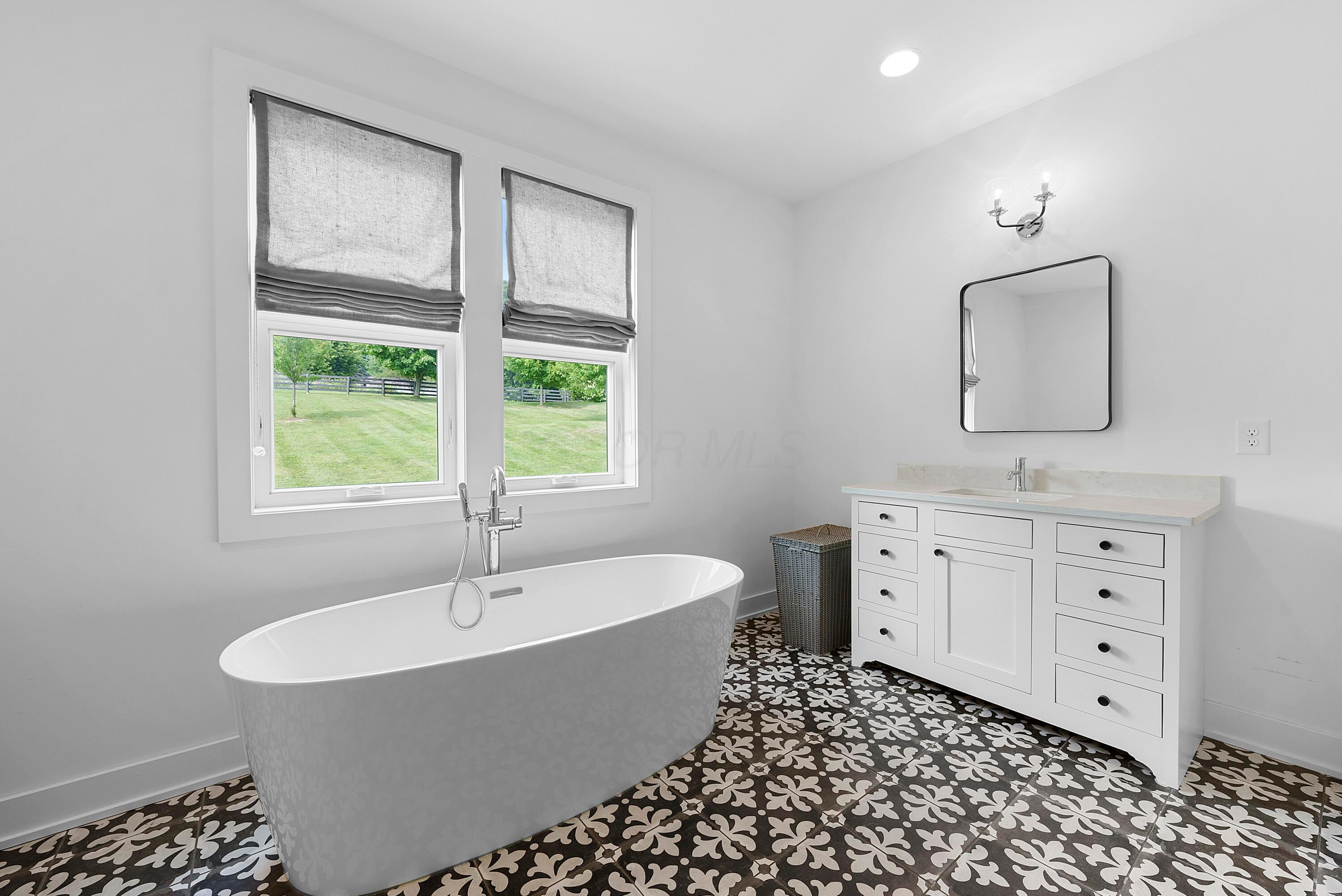 Alexandria, Ohio, 43001, United States, 4 Bedrooms Bedrooms, ,4 BathroomsBathrooms,Residential,For Sale,1907180