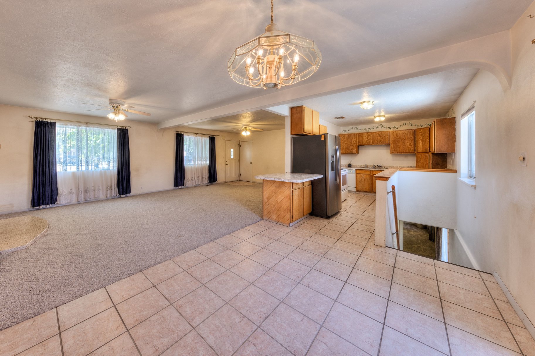  In-Town Home with Deck, Patio and Walkout Basement - 物件實景