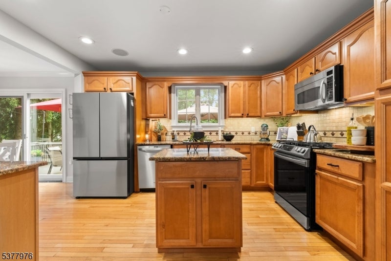 Randolph Twp., New Jersey, 07869, United States, 3 Bedrooms Bedrooms, ,2 BathroomsBathrooms,Residential,For Sale,1944786
