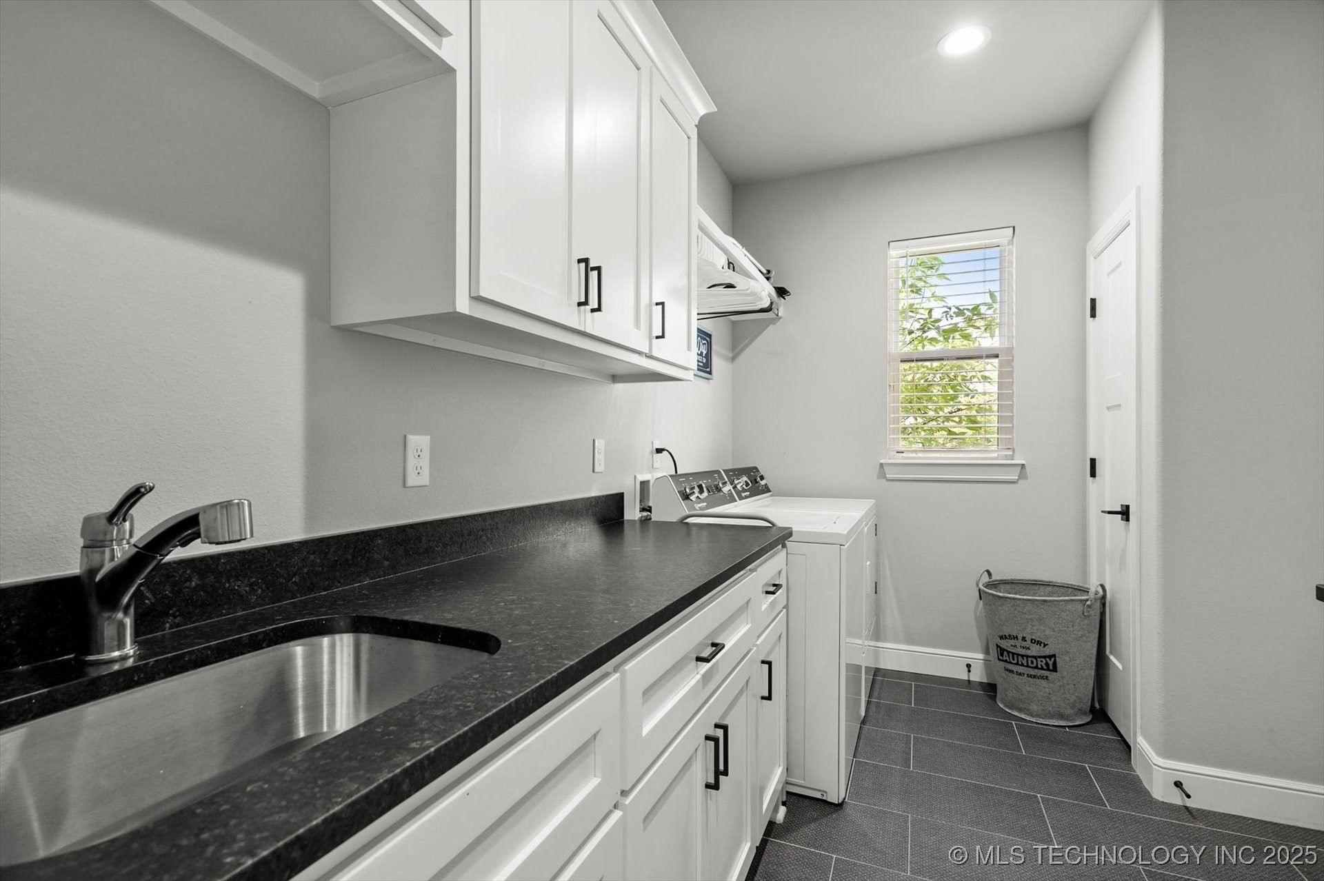 Owasso, Oklahoma, 74055, United States, 3 Bedrooms Bedrooms, ,4 BathroomsBathrooms,Residential,For Sale,1986225