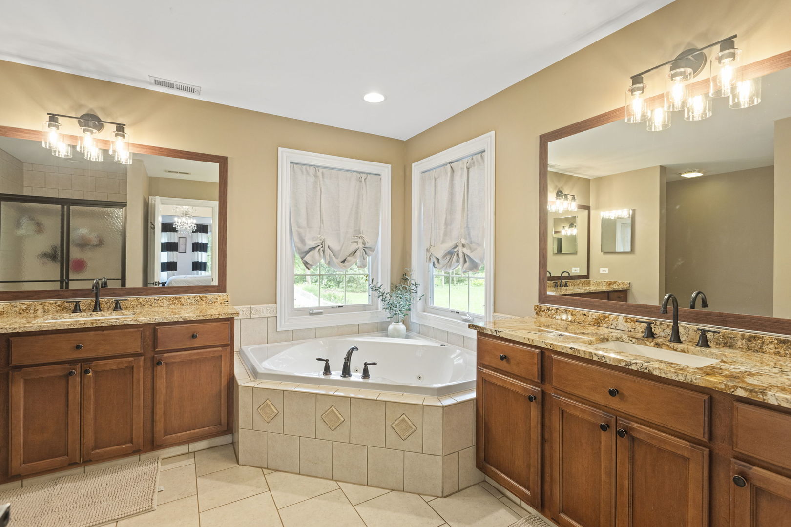 Prospect Heights, Illinois, 60070, United States, 4 Bedrooms Bedrooms, ,4 BathroomsBathrooms,Residential,For Sale,1940157