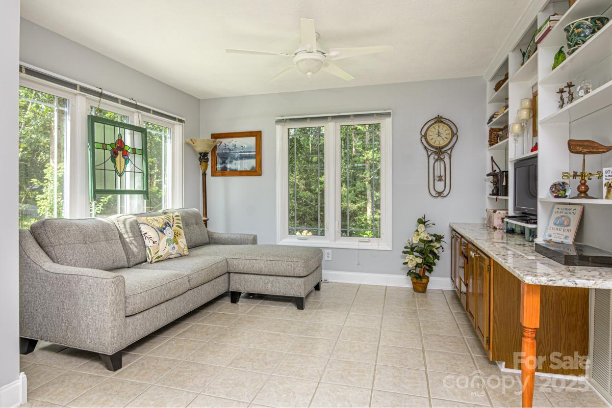 Hendersonville, North Carolina, 28792, United States, 3 Bedrooms Bedrooms, ,3 BathroomsBathrooms,Residential,For Sale,1942631