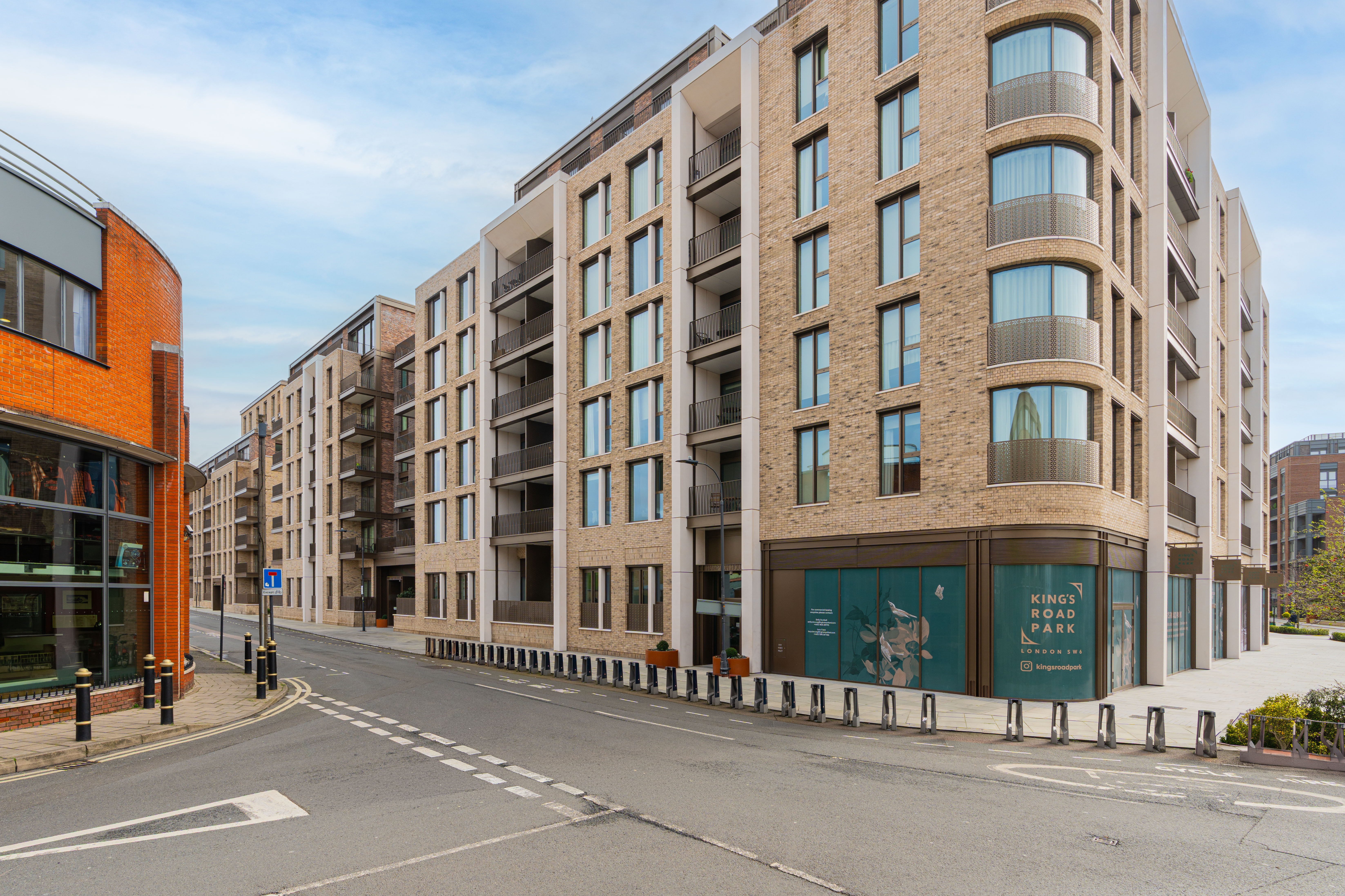  A Contemporary Two-Bedroom Apartment with a Balcony at King’s Road Park - 物件實景