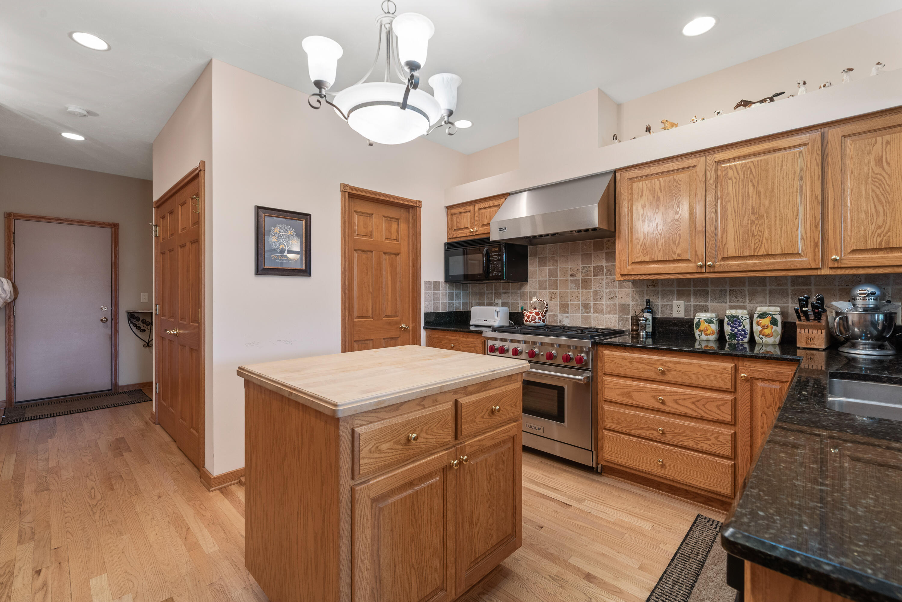 Hartland, Wisconsin, 53029, United States, 4 Bedrooms Bedrooms, ,5 BathroomsBathrooms,Residential,For Sale,1907697