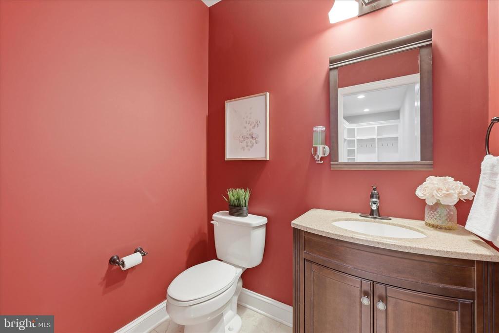 Winchester, Virginia, 22602, United States, 6 Bedrooms Bedrooms, ,5 BathroomsBathrooms,Residential,For Sale,2032756