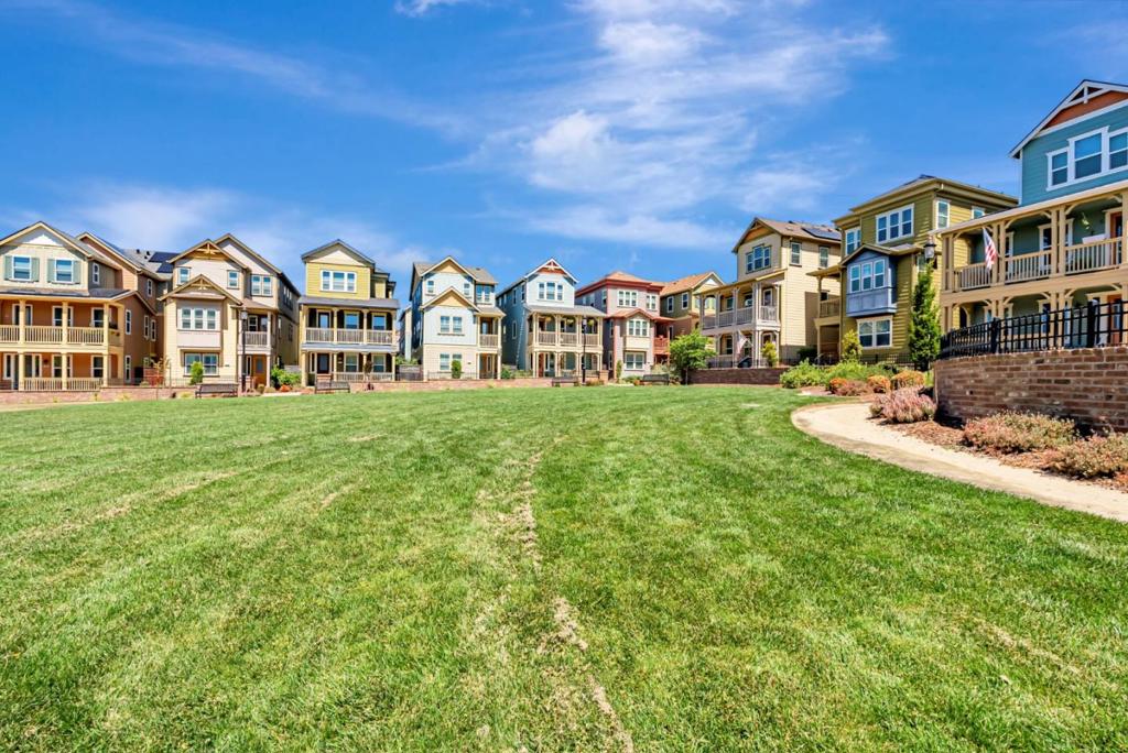 Hercules, California, 94547, United States, 4 Bedrooms Bedrooms, ,3 BathroomsBathrooms,Residential,For Sale,1978520