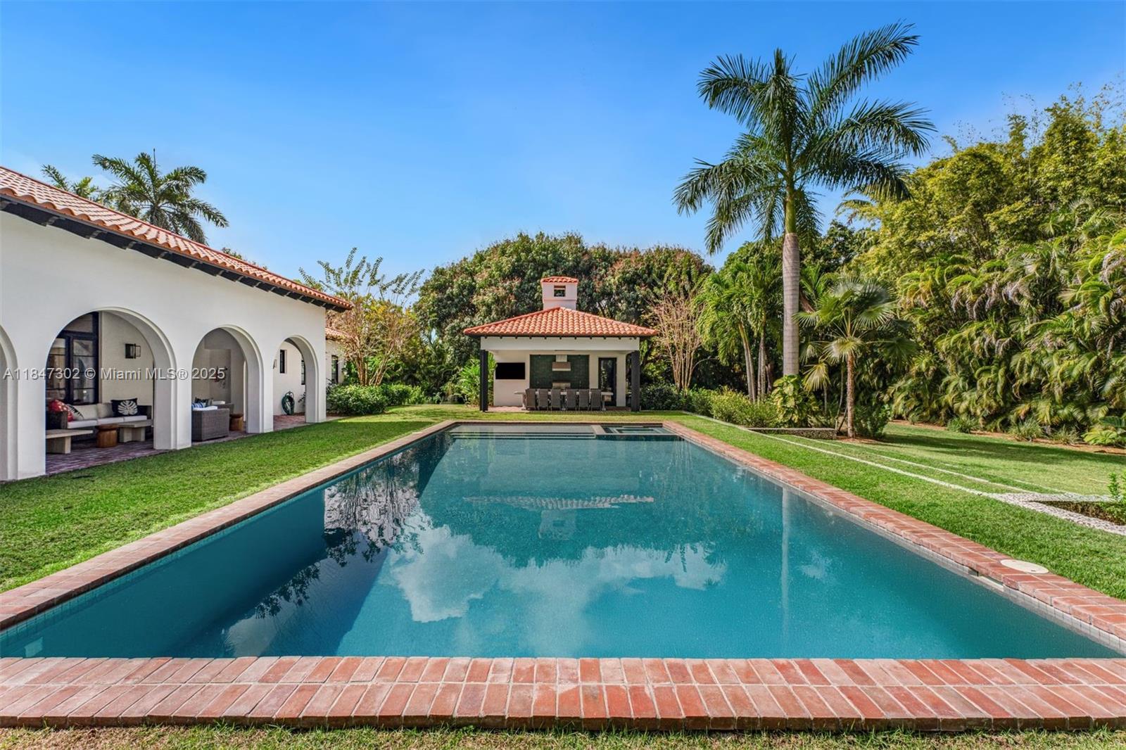 Miami, Florida, 33143, United States, 7 Bedrooms Bedrooms, ,6 BathroomsBathrooms,Residential,For Sale,1934176