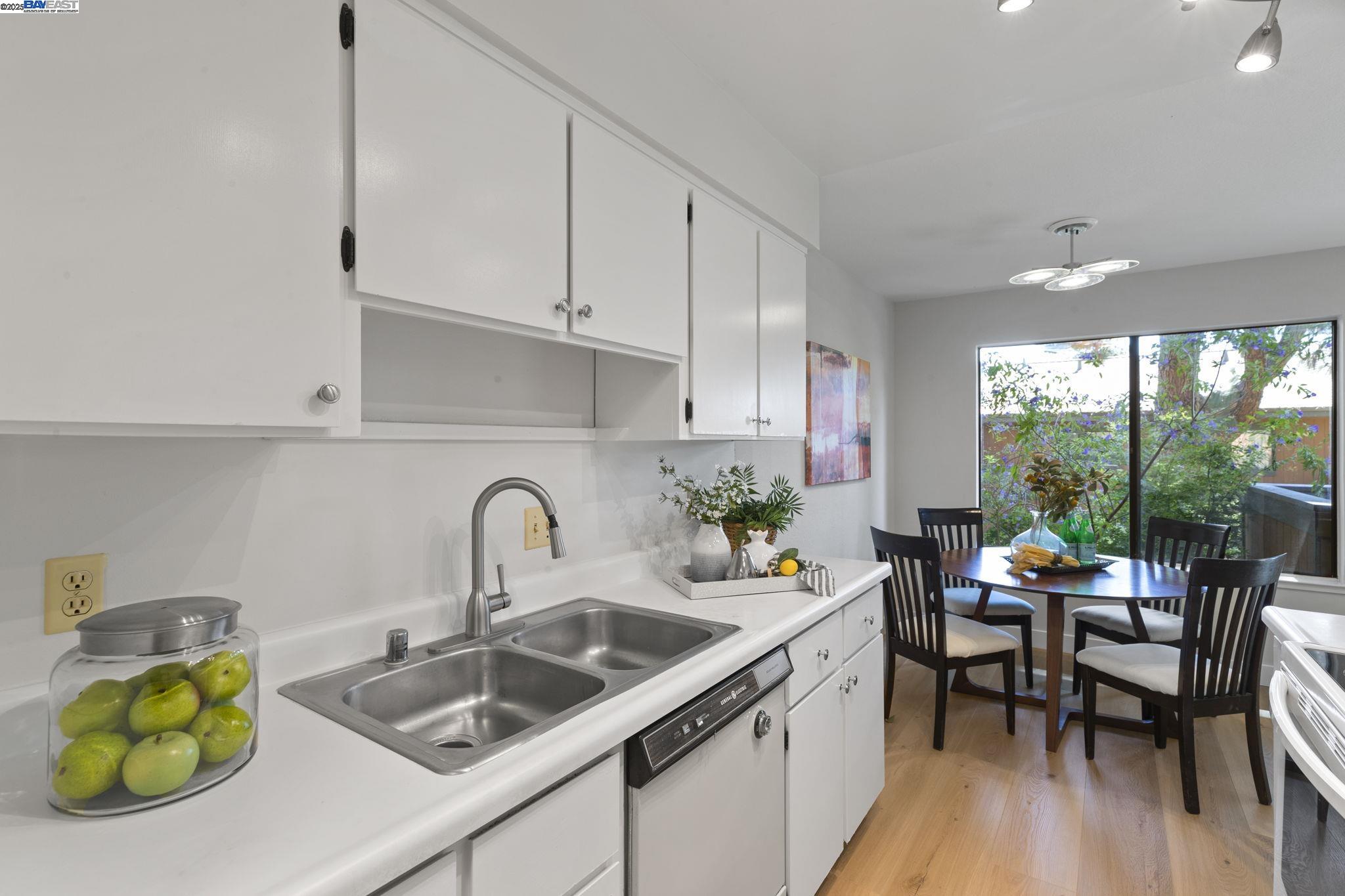 Fremont, California, 94536, United States, 3 Bedrooms Bedrooms, ,2 BathroomsBathrooms,Residential,For Sale,1906498