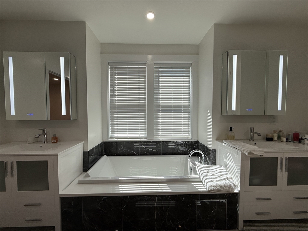 Norwood, Massachusetts, 02062, United States, 4 Bedrooms Bedrooms, ,3 BathroomsBathrooms,Residential,For Sale,1941019
