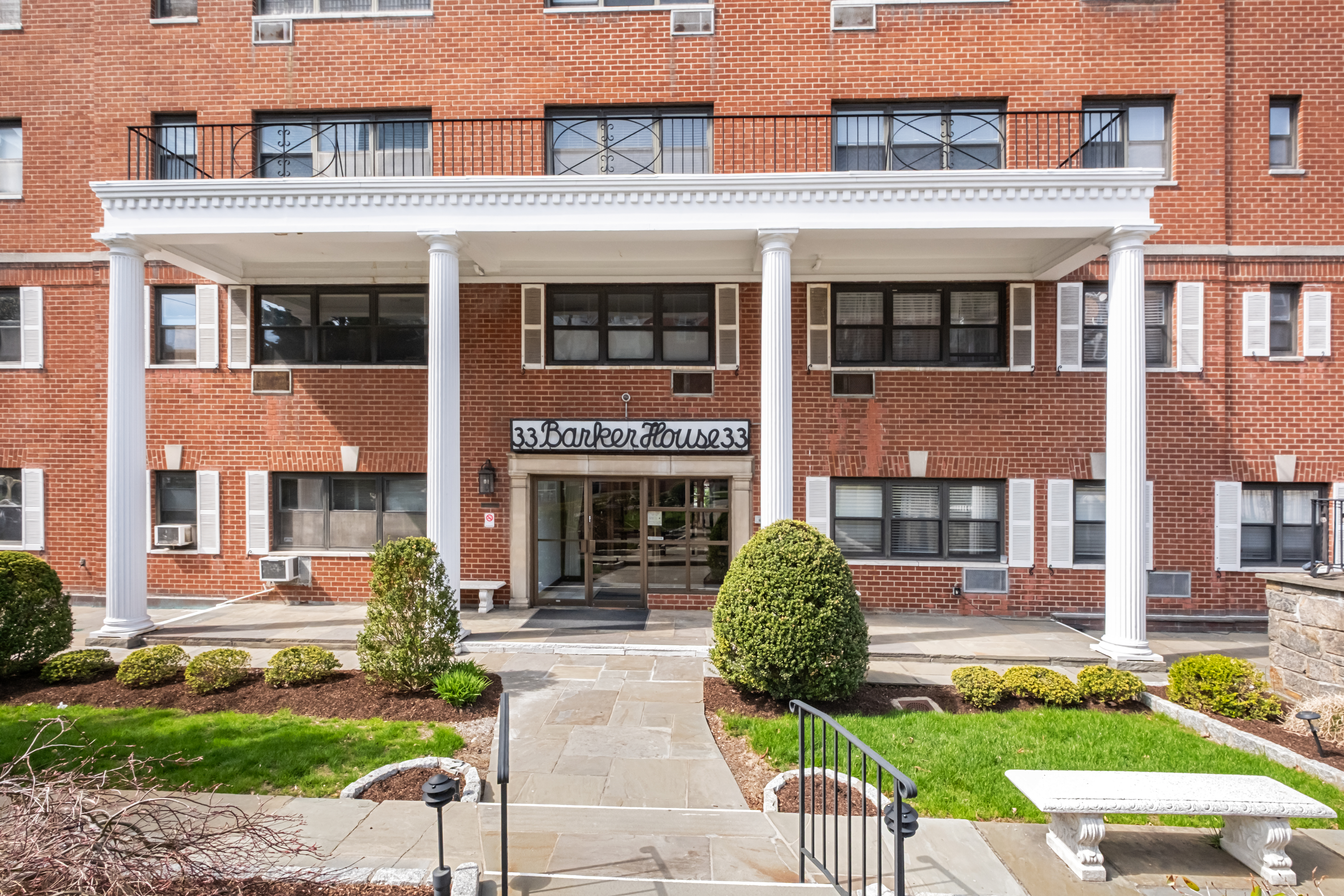  Located in the heart of White Plains. - 物件實景